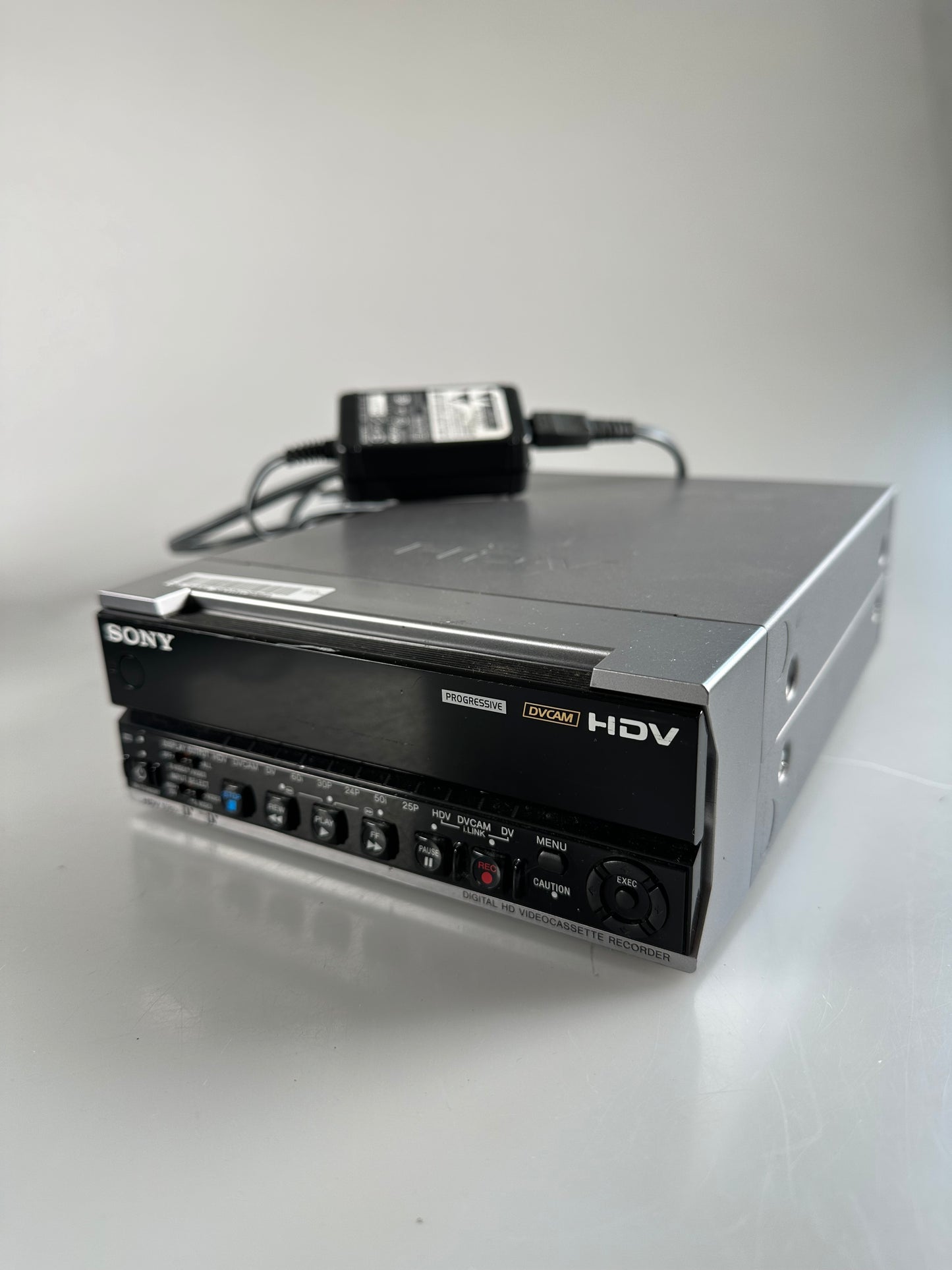 Sony Professional NTSC/PAL HDV/DVCAM/DV VTR 1080i Desktop Recorder (HVR-M15U)