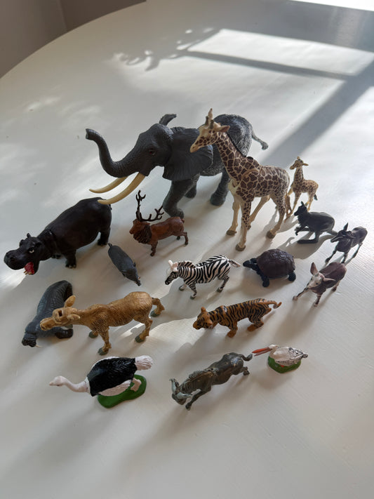 Lot Of 1970s and 80s Britains toy animals elephant, giraffe, kangaroo, hippo, etc