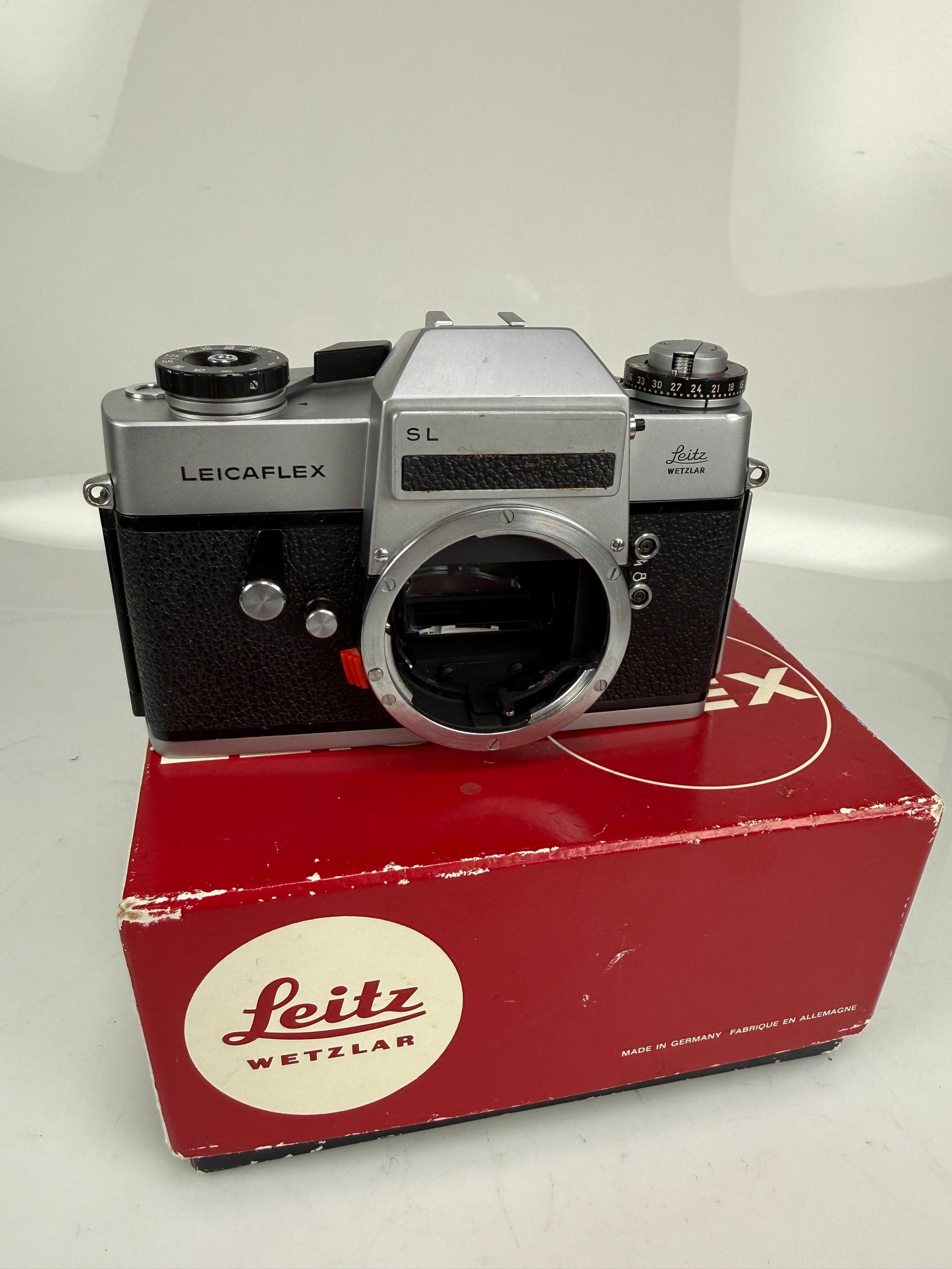 Leicaflex SL Chrome Body 35mm film camera with Red dial EARLY 1968