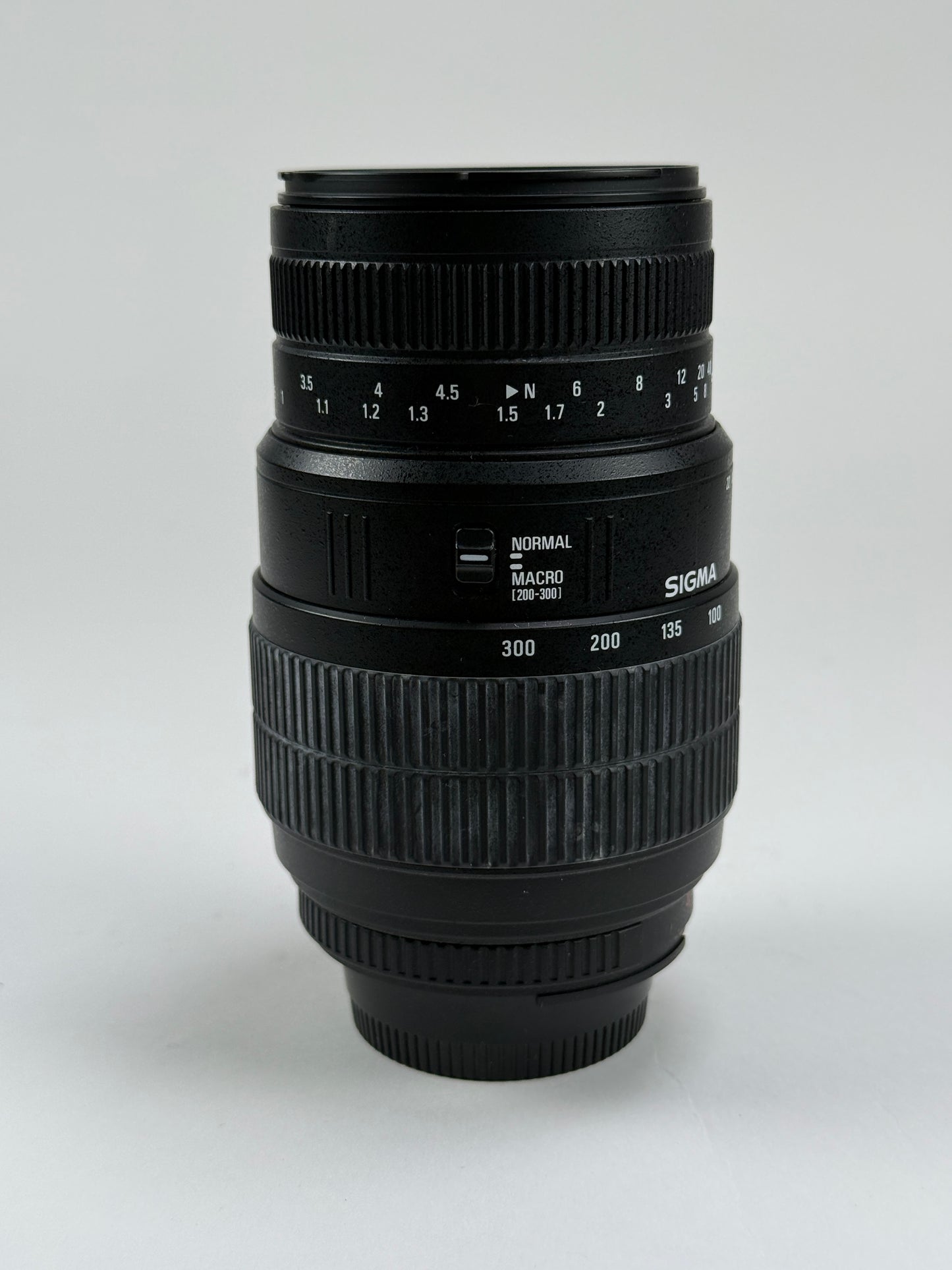 Sigma AF 70-300mm F4-5.6 D APO Macro Lens Nikon