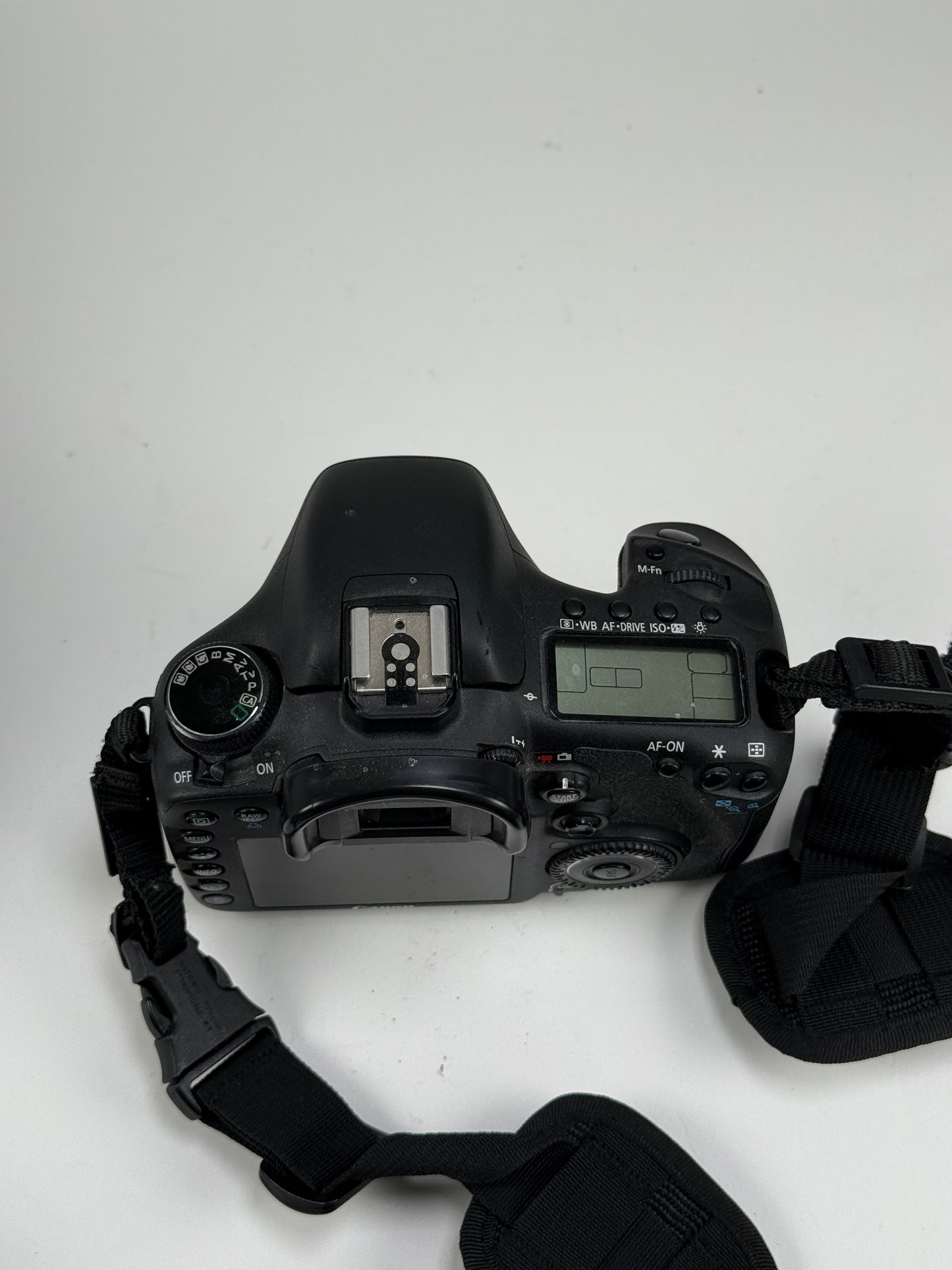 Canon EOS 7D 18MP Digital SLR Camera kit w/ 18-135mm IS lens