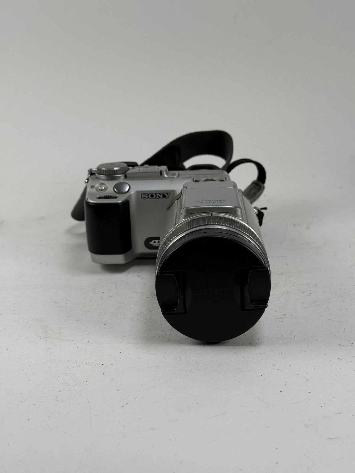 Sony Cyber-shot DSC-F717 5MP Zeiss NightShot Digital Camera