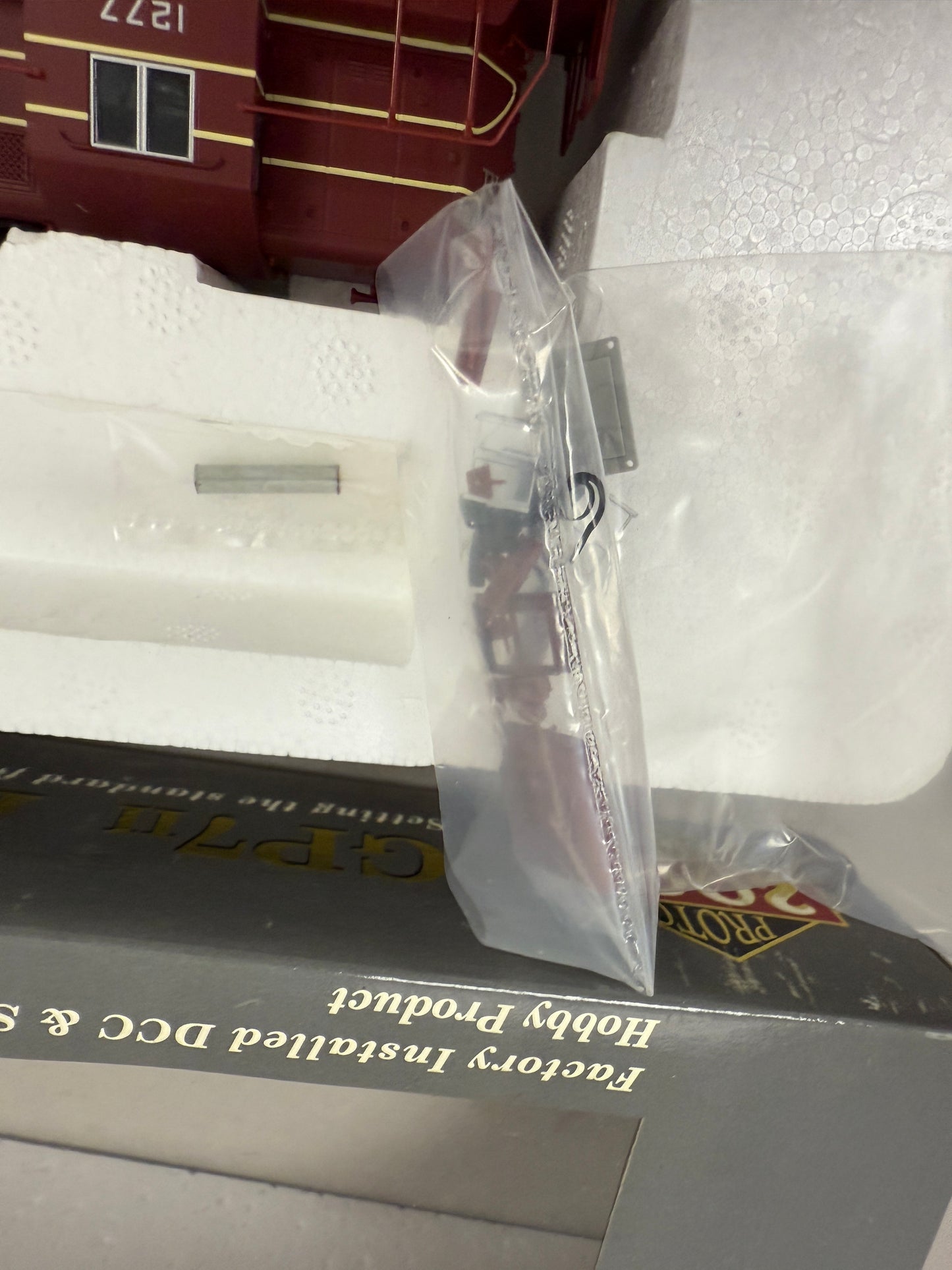 Proto 2000 Series GP7 II Locomotive HO scale Rock Island 1277