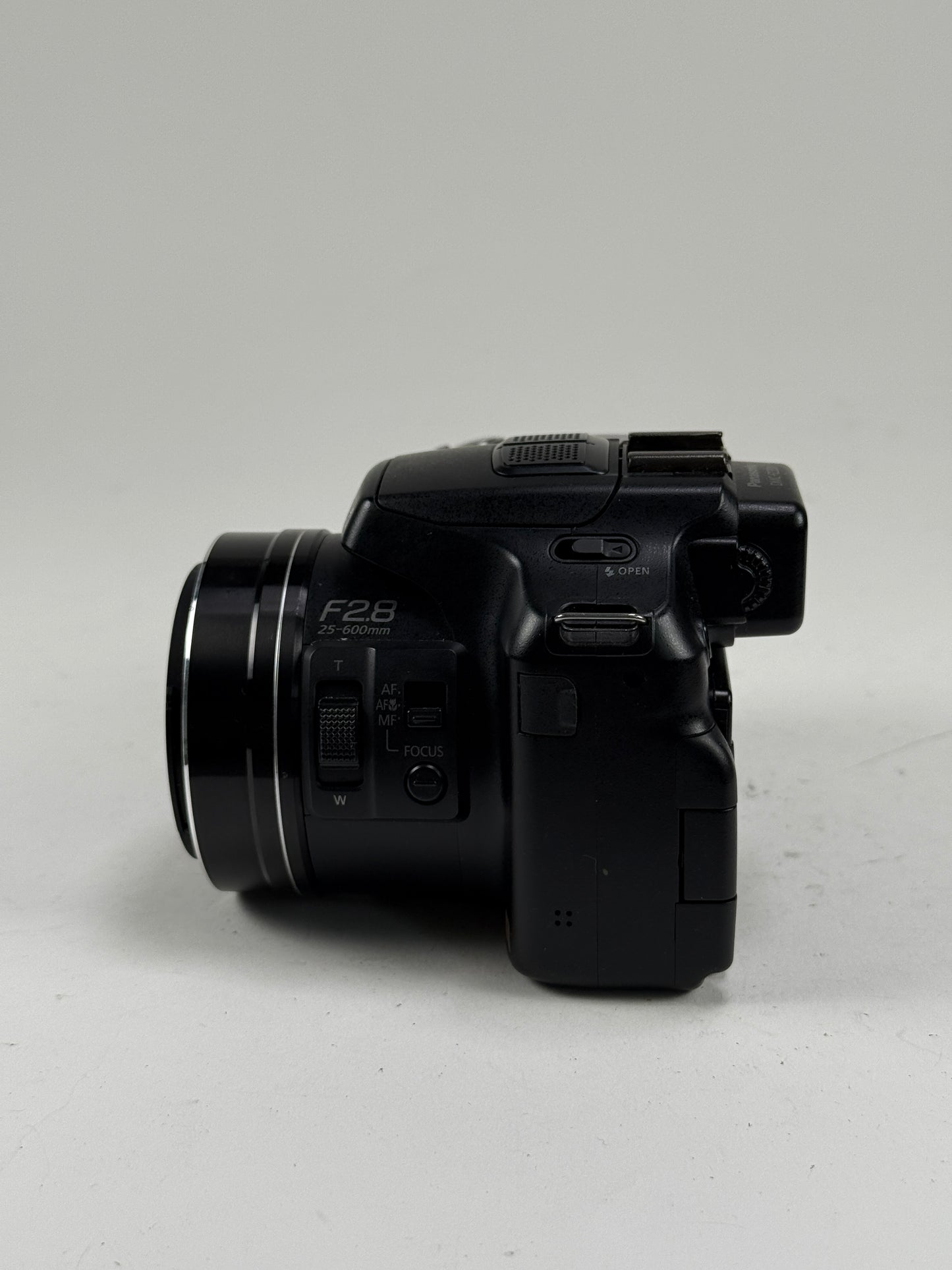 Panasonic Lumix DMC-FZ200 24x Zoom Digital Camera Kit Tested & Works