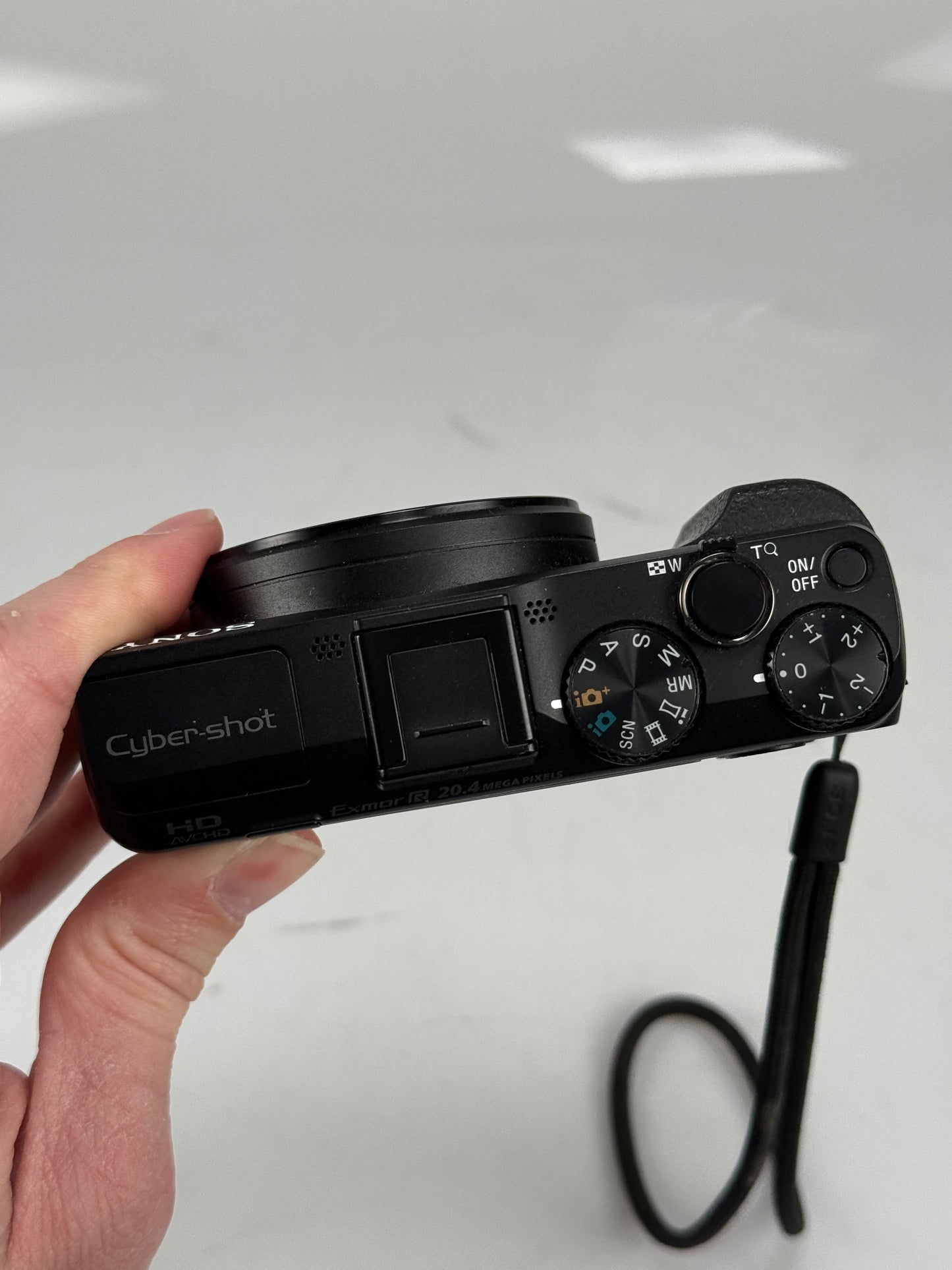 SONY Cyber-Shot DSC-HX50V 20.4MP 30X Zoom Digital Camera