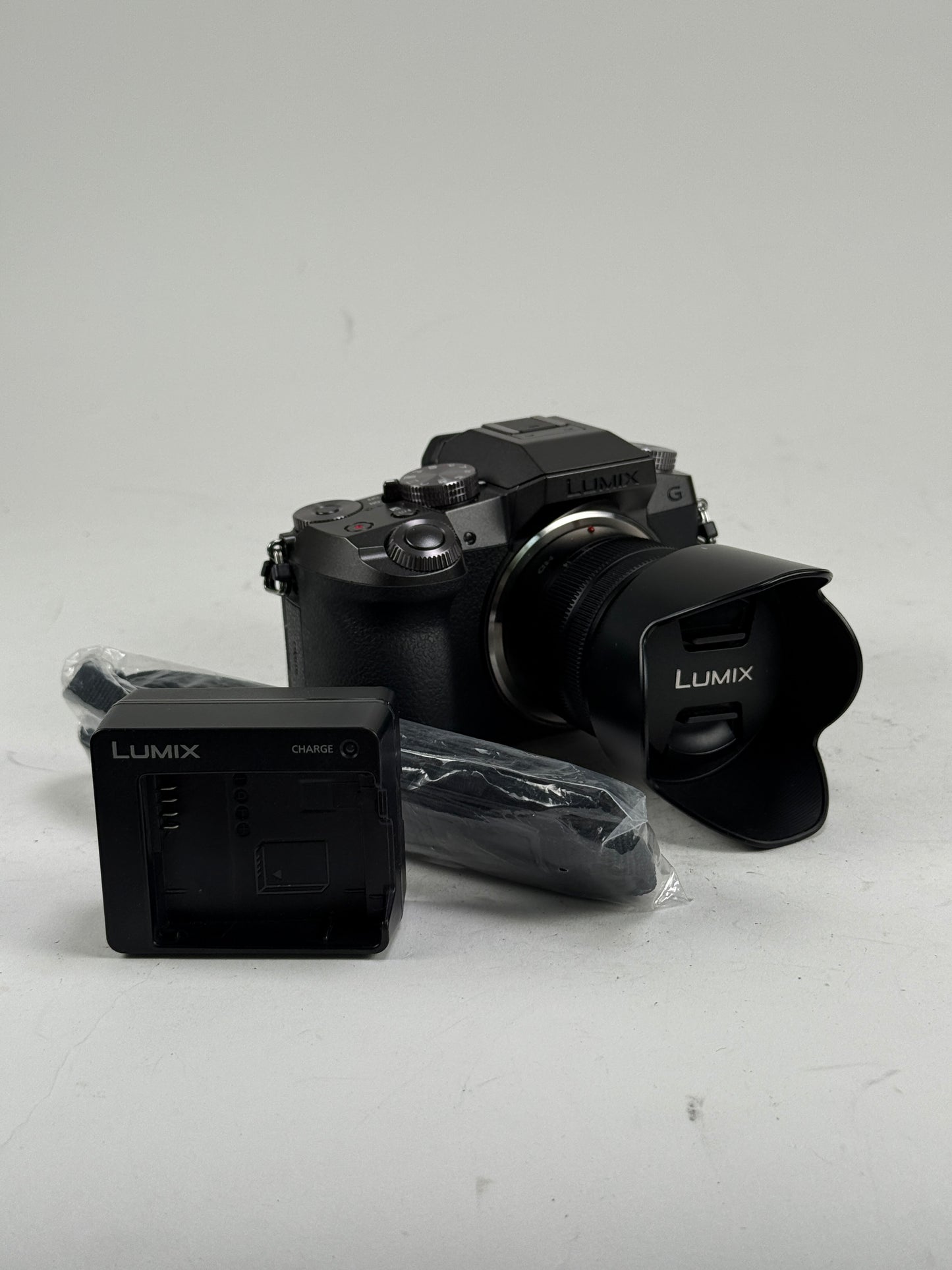 Panasonic LUMIX DMC-G7 Mirrorless Digital Camera w/14-42mm Lens Kit