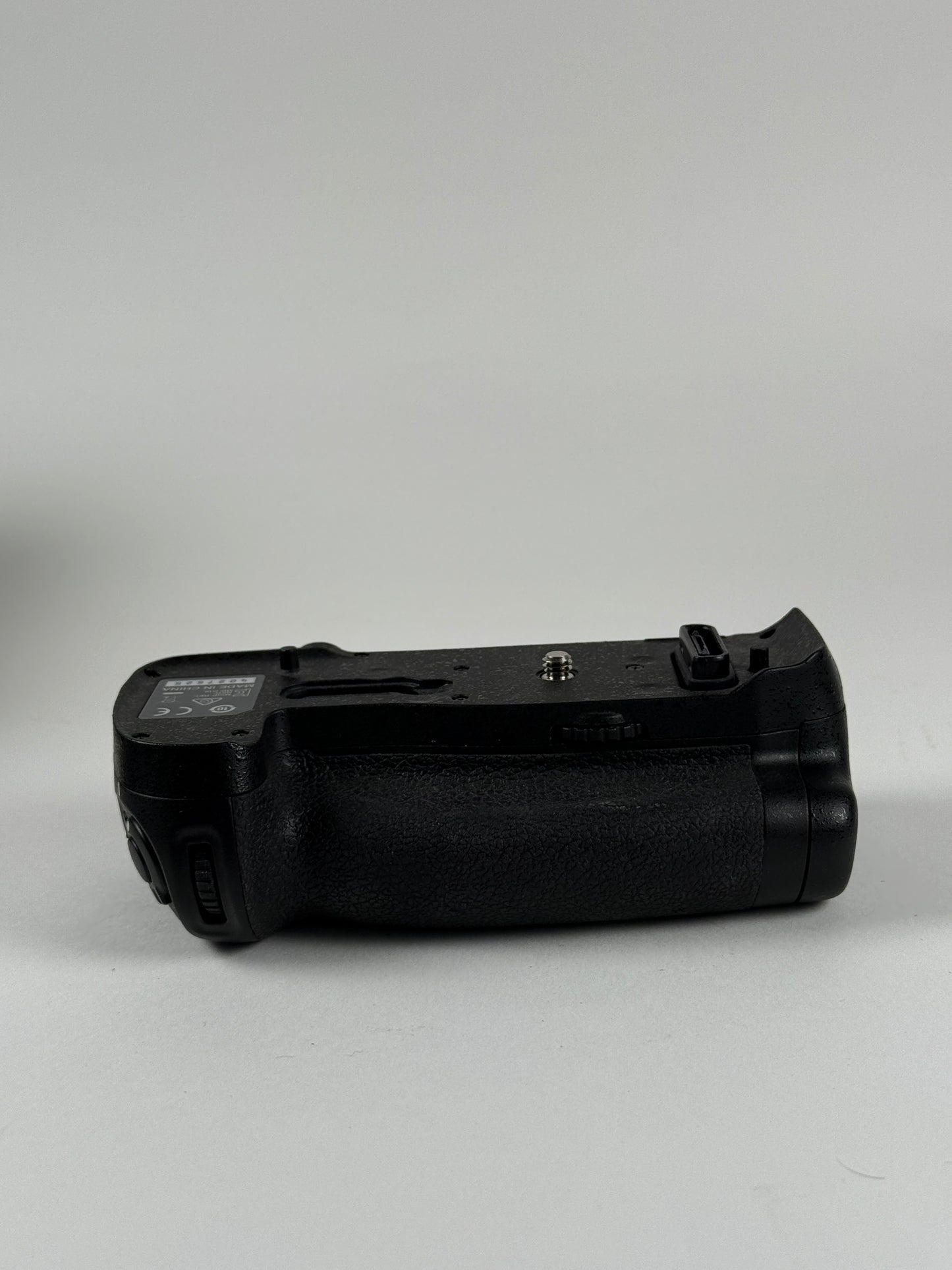 Genuine OEM Nikon MB-D18 Multi Power Battery Pack Grip for D850