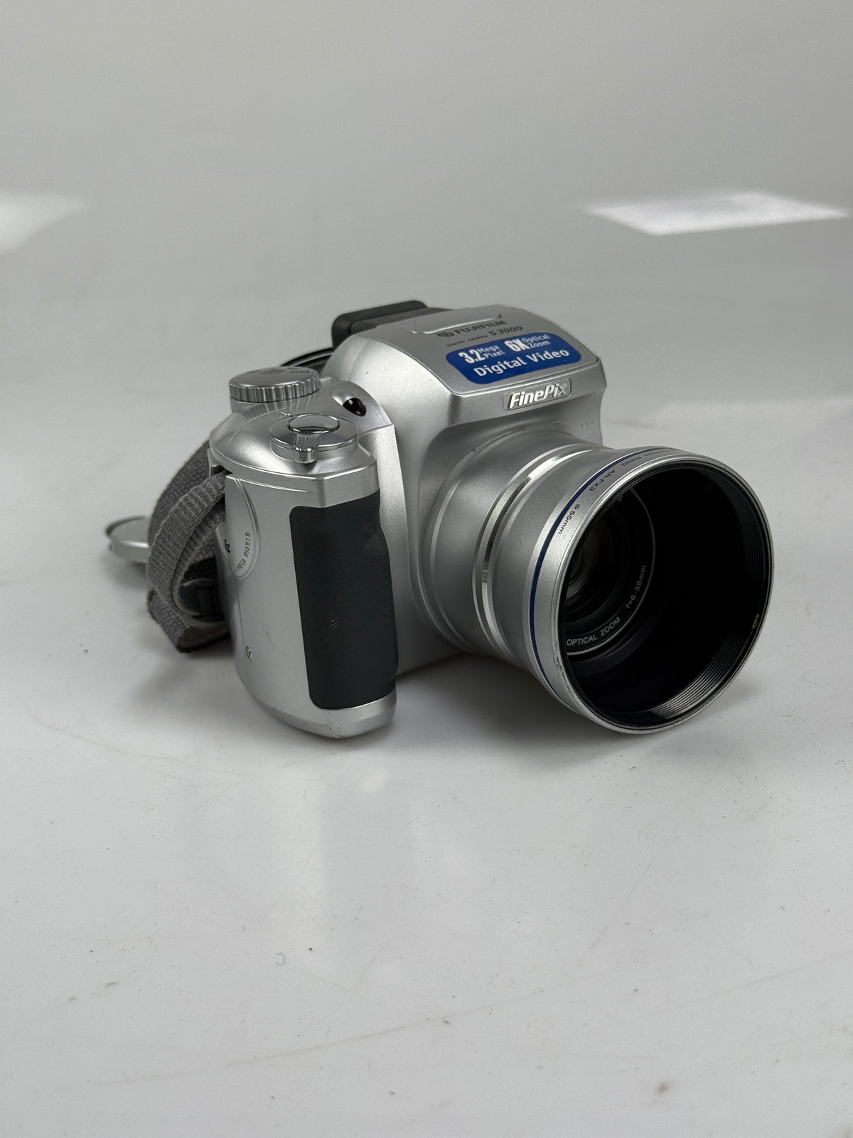 Fuji Fujifilm FinePix S3000 6x Camera Digital Camera 3.2MP