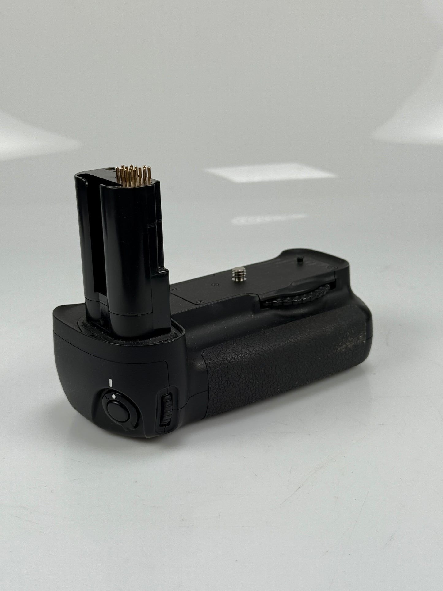 Nikon MB-D200 Battery Grip for D200 or Fuji FujiFilm Finepix S5