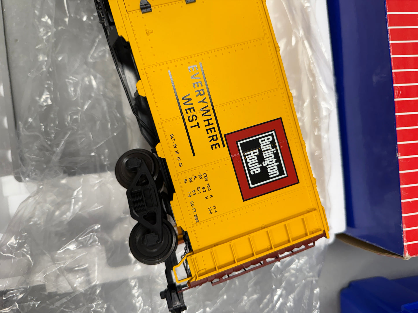 USA Trains R16714 G Scale Burlington Route 50' Mechanical Reefer, YELLOW