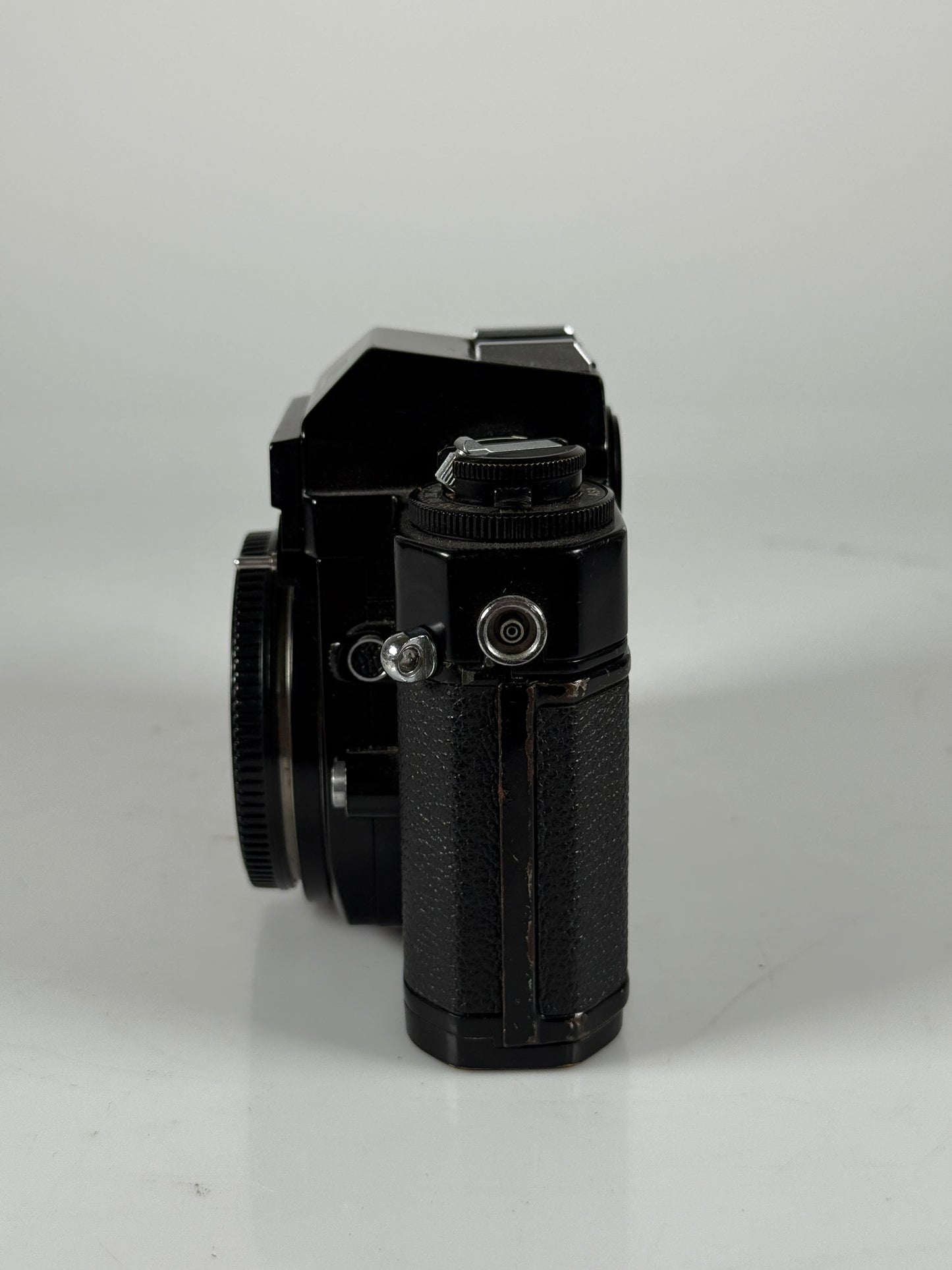 Nikon Nikkormat Nikomat EL 35mm SLR Film Camera Body black