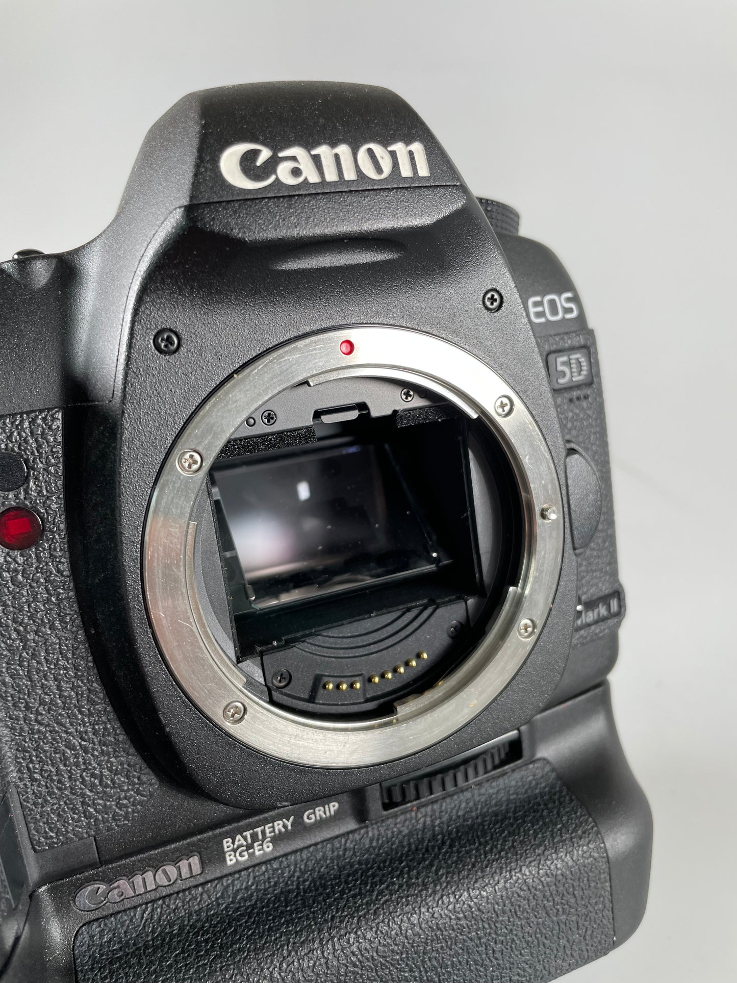 Canon 5d mark ii digital camera SLR Body w/ BG-E6 SC: 25k