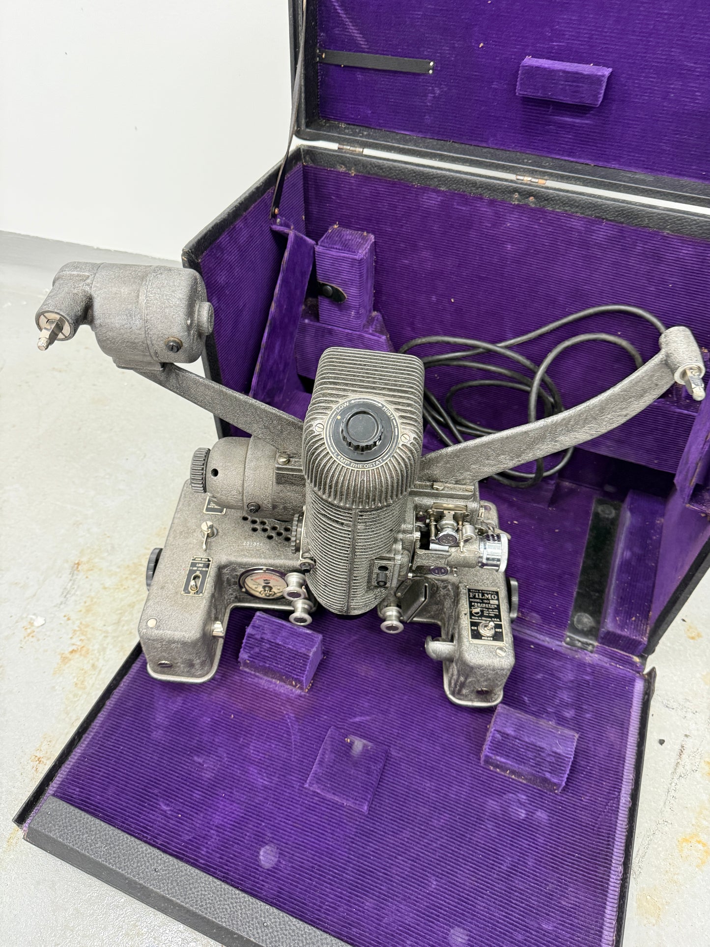 Filmo Bell Howell Model 130 16mm Film Projector – RARE