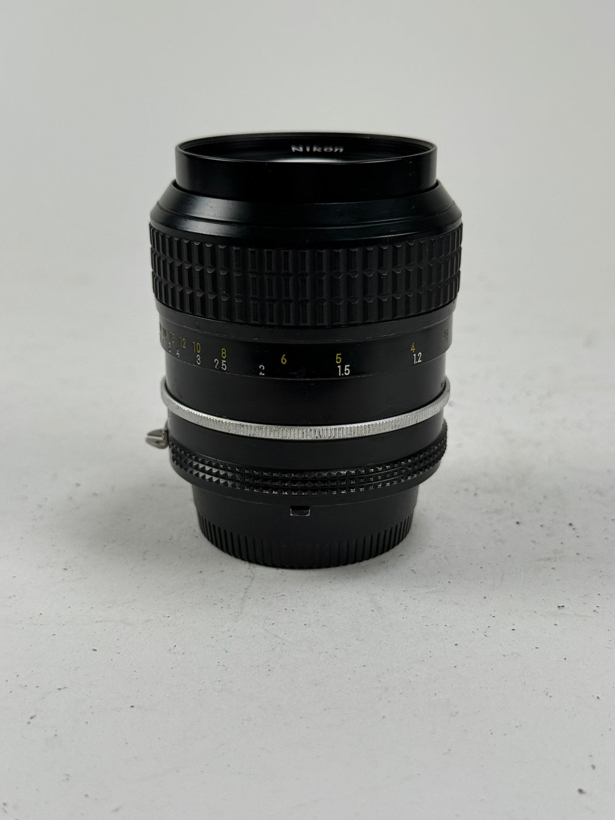 Nikon Nikkor 105mm f2.5 Ai Prime Manual Focus Portrait Lens w/ hood