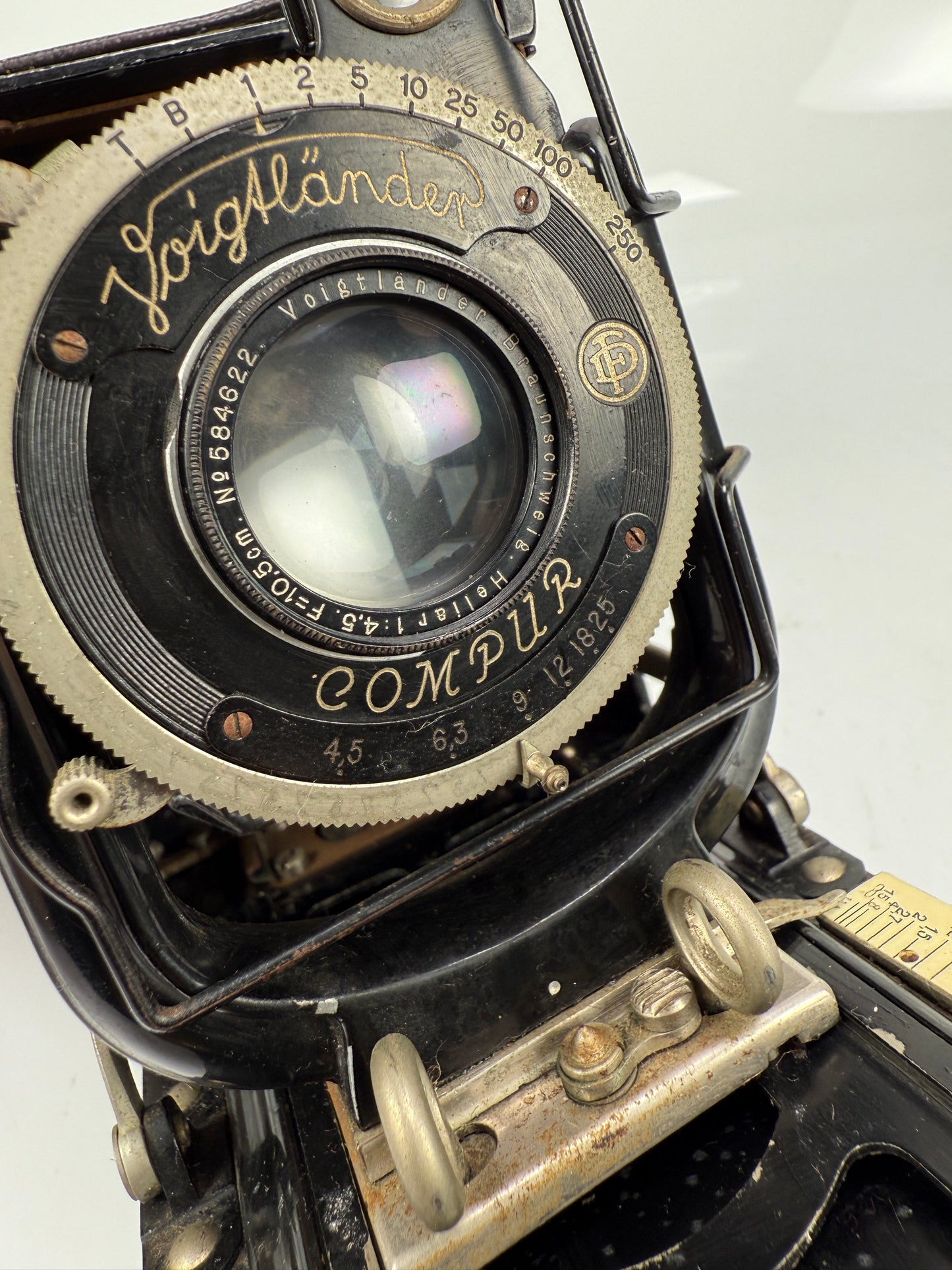 Voigtlander Bergheil Heliar lens 10.5cm f4.5 / 9x12cm folding camera