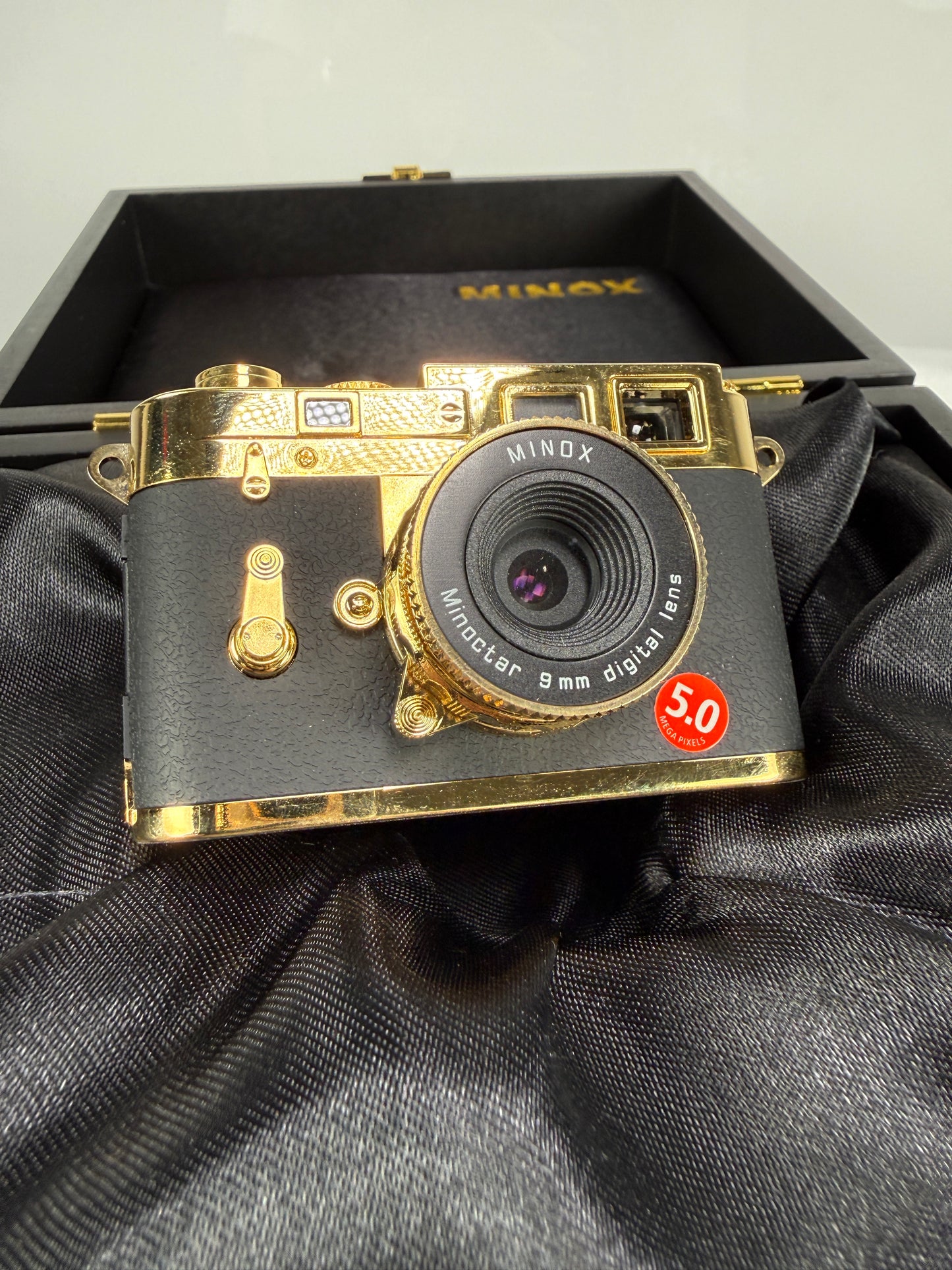 Minox Leica M3 Mini Digital Camera 5MP Classic Replica Gold edition RARE