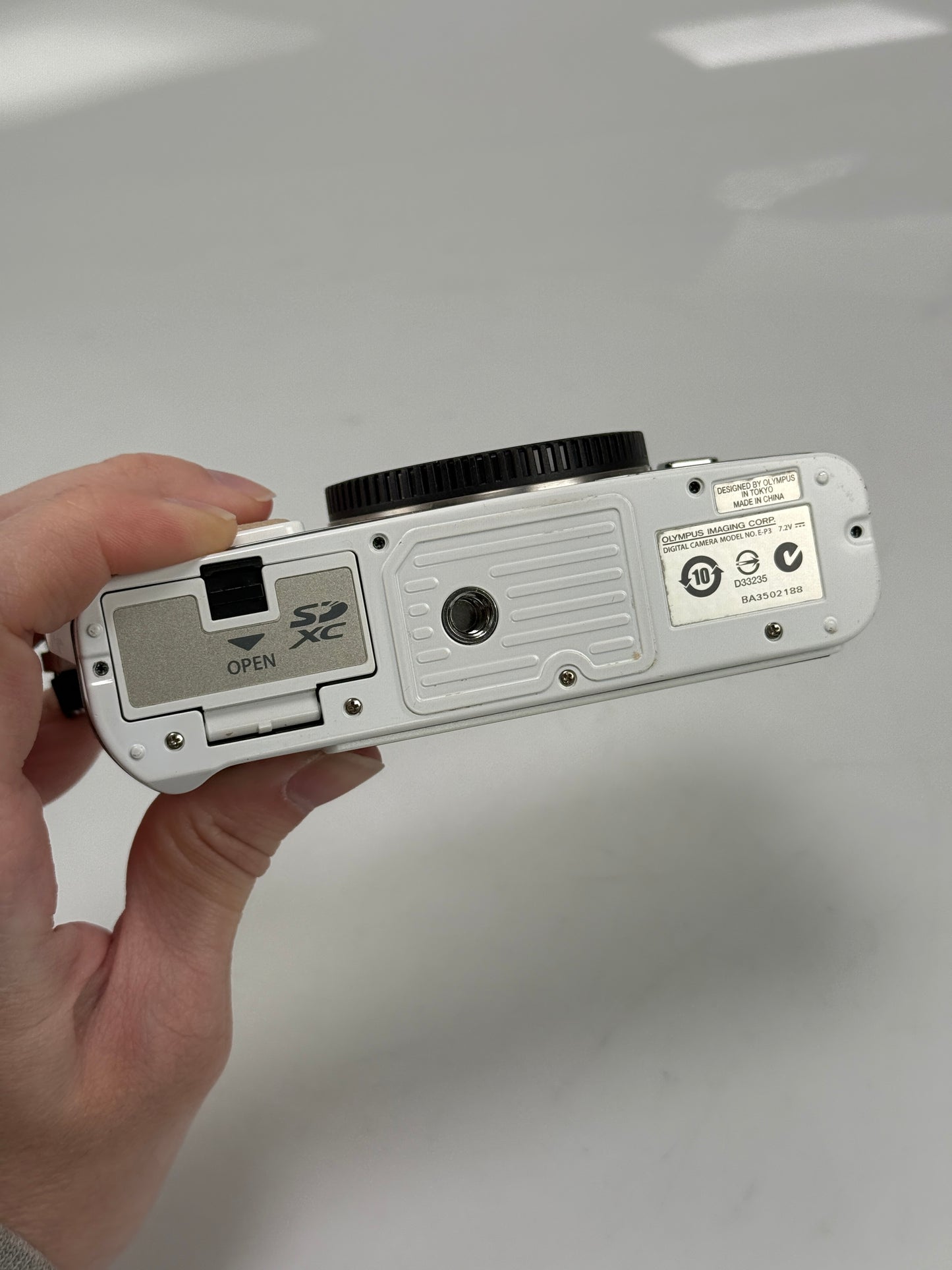 Olympus PEN E-P3 12.3MP Digital Mirrorless Camera - White (Body Only)