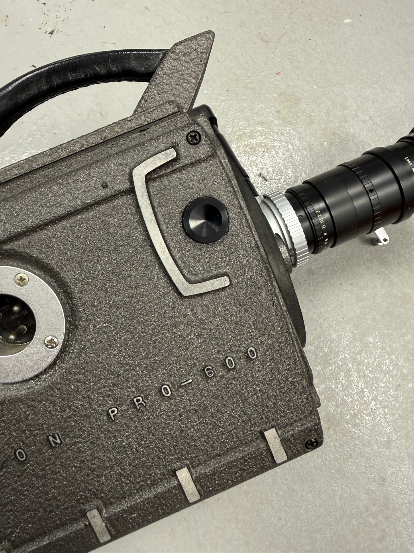 BACH Auricon Pro-600 16mm Cinema Sound Camera w/ angenieux 12-120mm lens