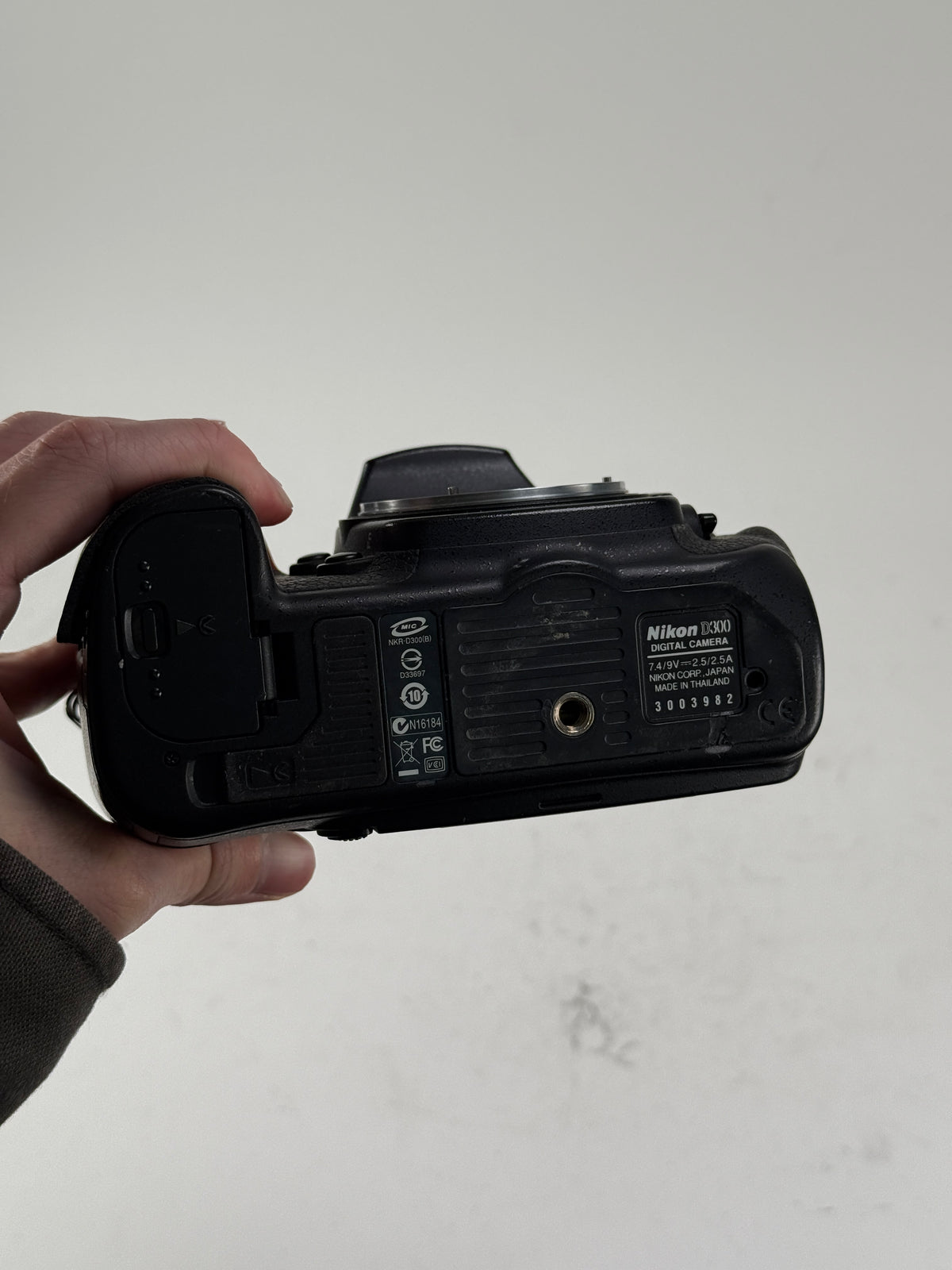 Nikon D300 12.3MP Digital SLR Camera Body