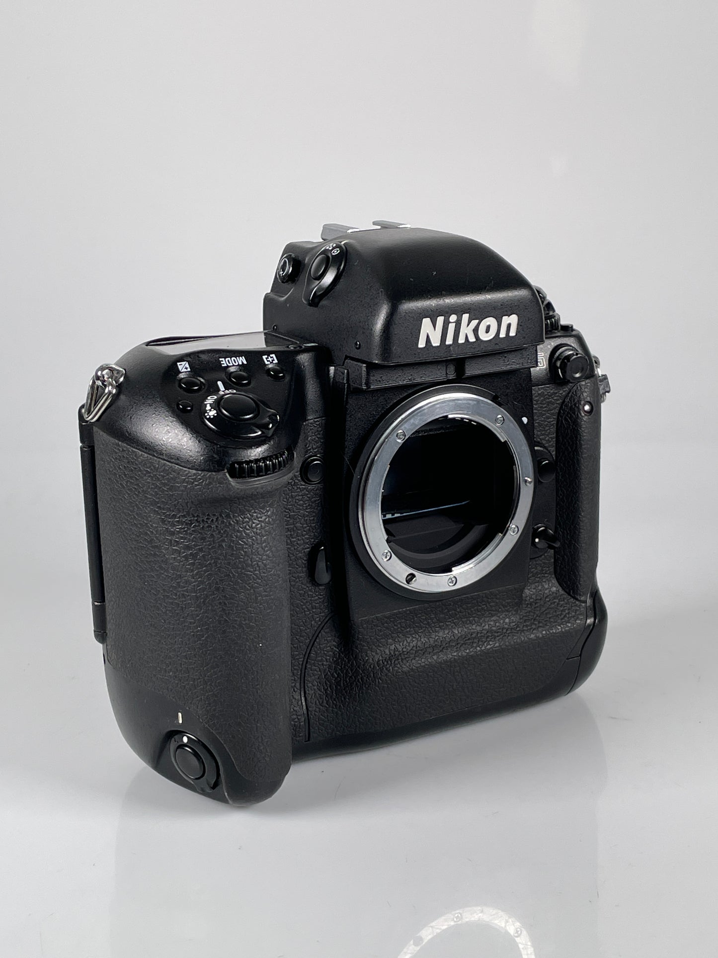 Nikon F5 Late S/N 318xxxx 35mm SLR Film Camera Body w/ MF-28