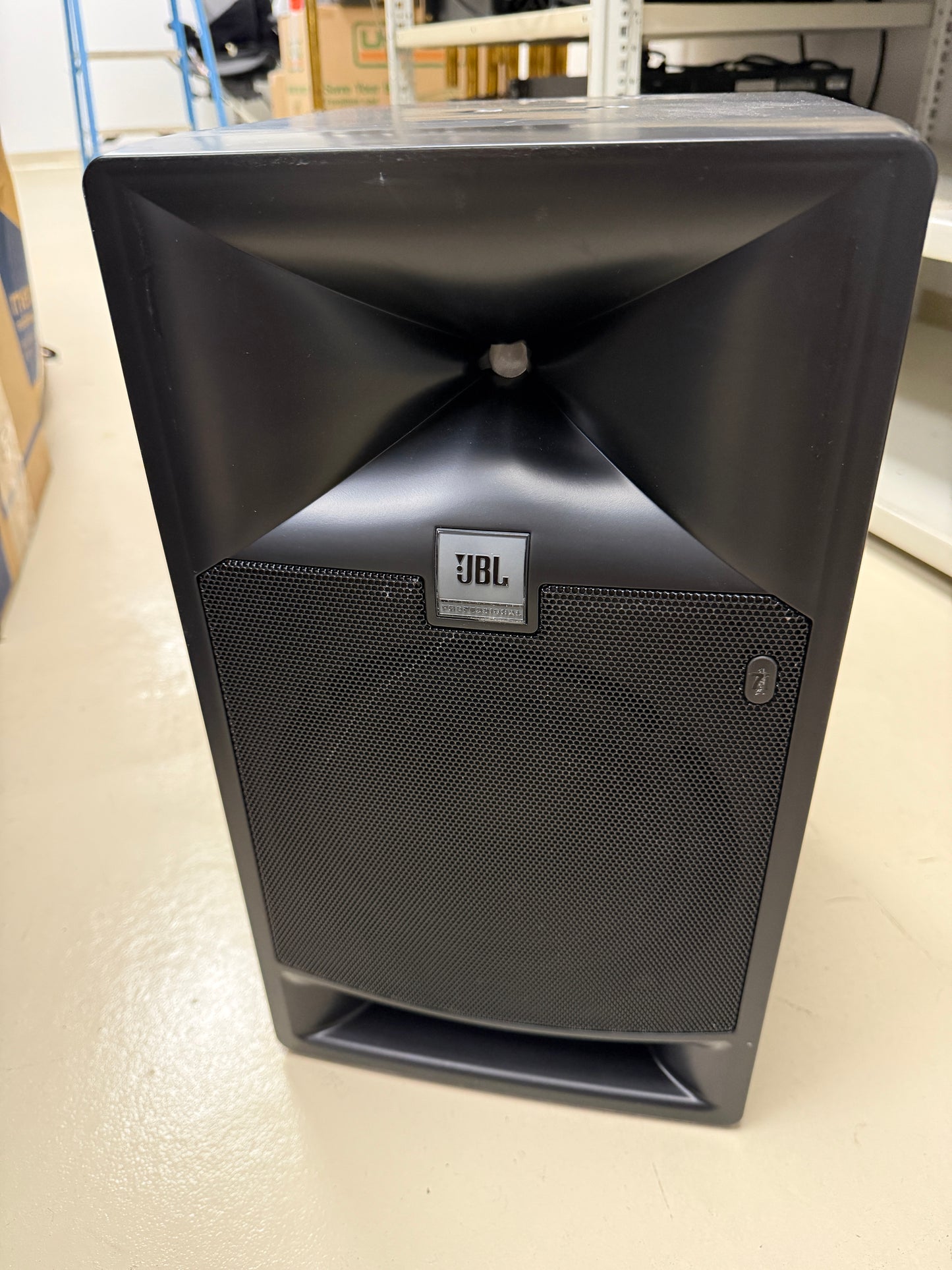 JBL Professional LSR708i 8" Passive, Non-Amplified w/ wall mount