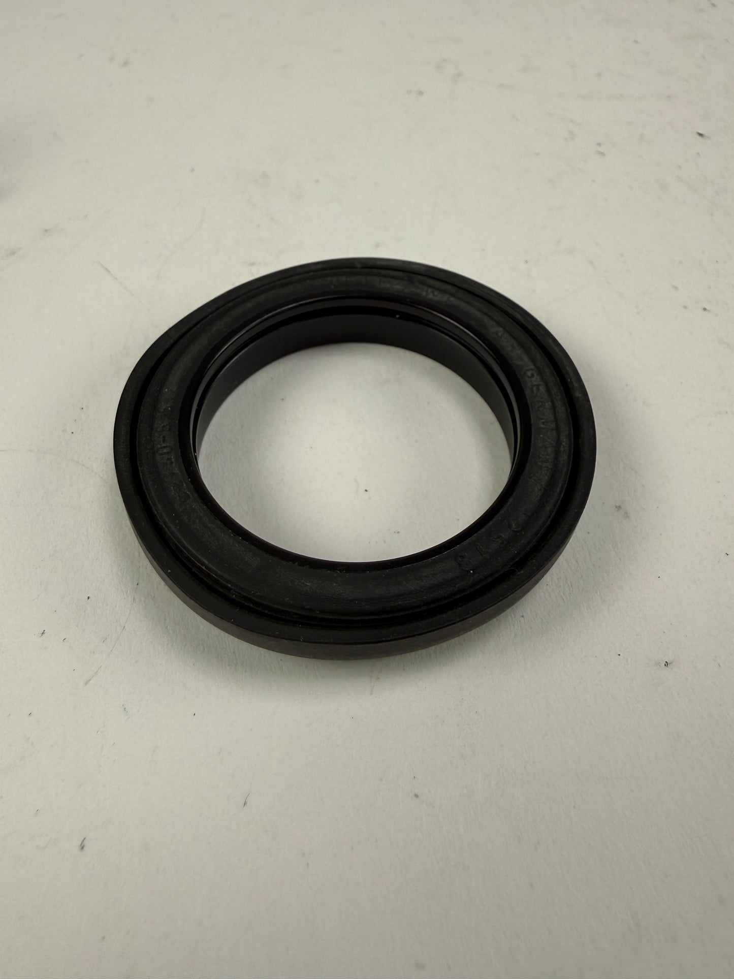 Leica rubber lens hood shade 12518 for summicron 40mm f2 CL