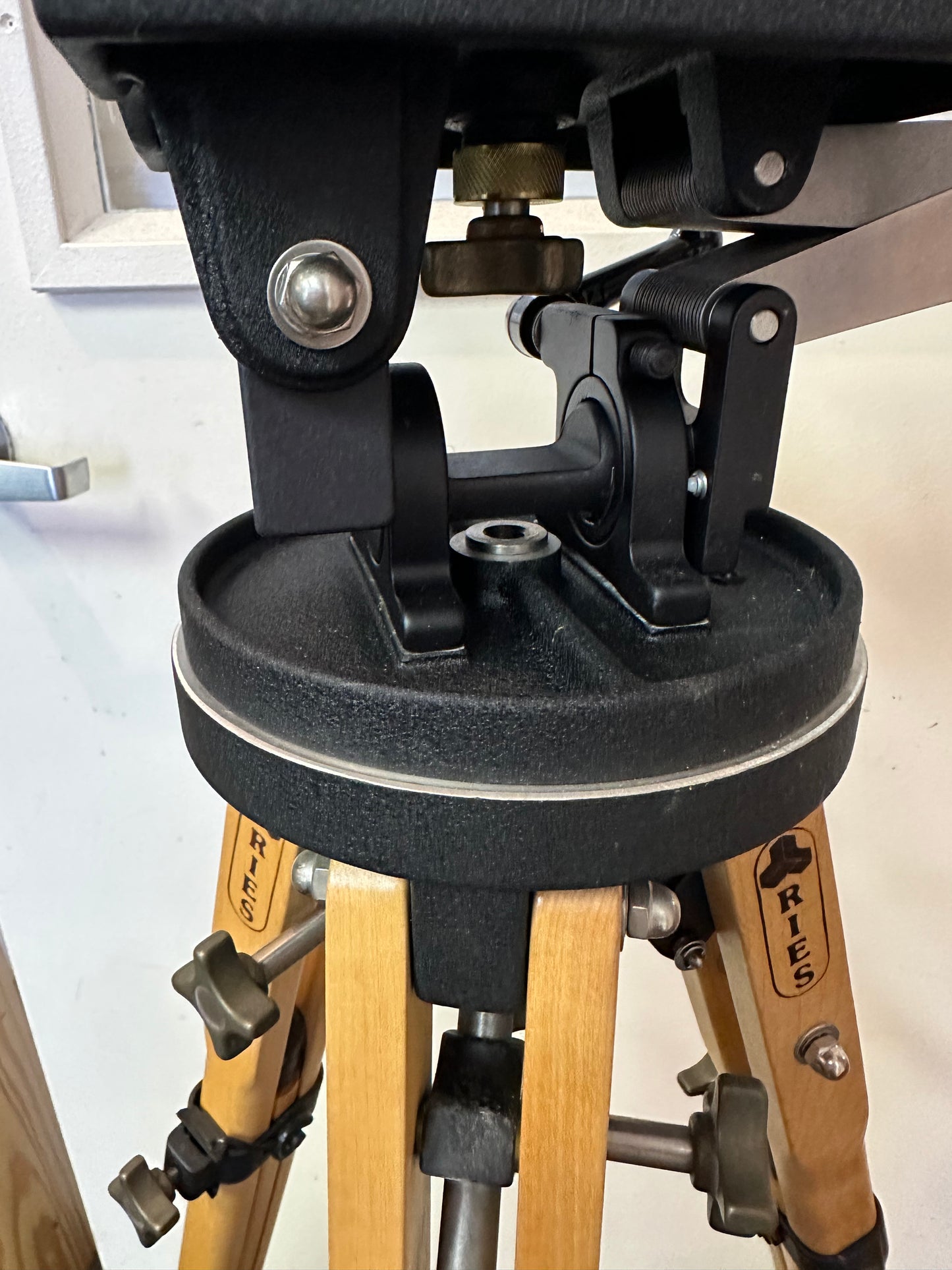 Reis wooden Delux A Trilok tripod with photoplane head and SKB travel case