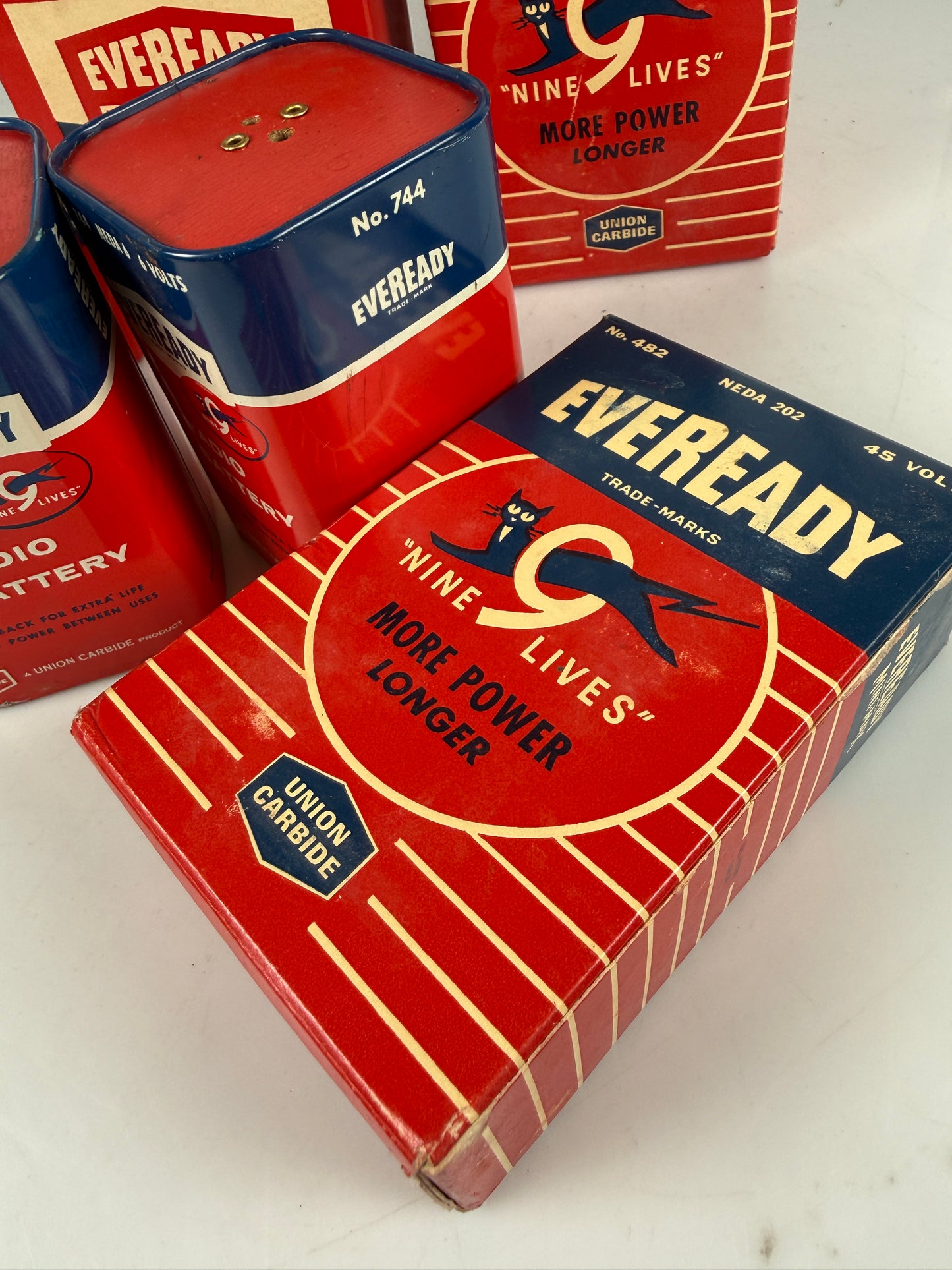 Lot of 7 Eveready batteries 744, 741, 482 Vintage