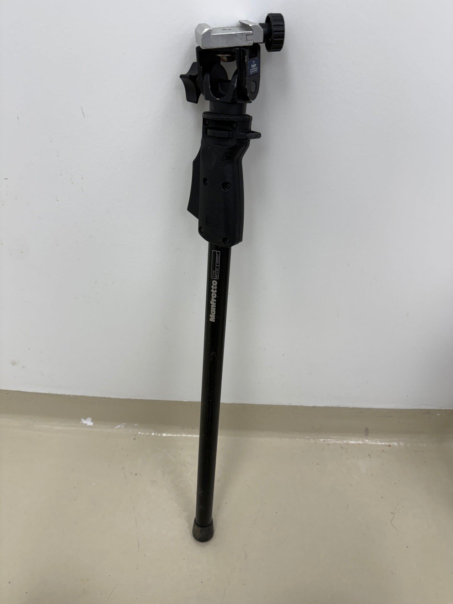 Manfrotto 3245 334B Bogen Automatic Grip Action Extendable Monopod w/ 3232 head