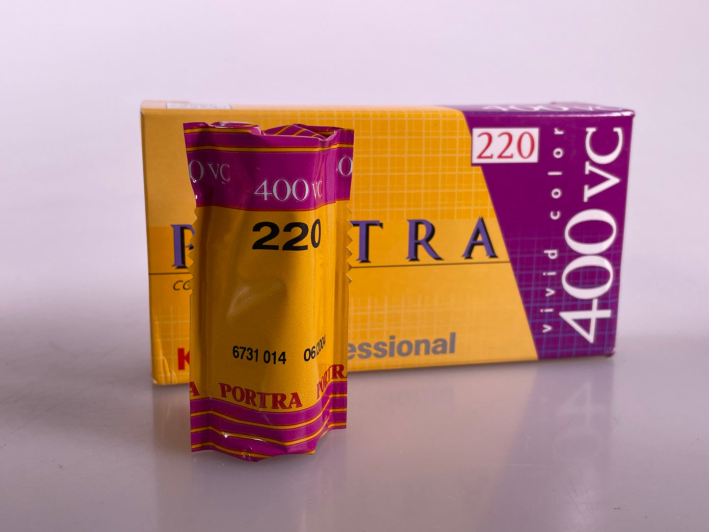 1 Roll Kodak color Portra 400 VC Vivid Color 220 expiration 2004