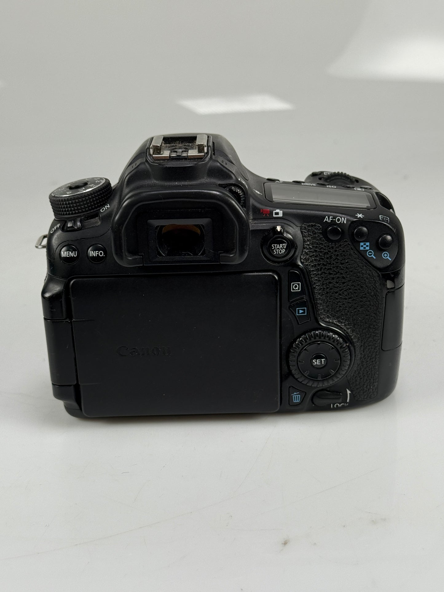 Canon EOS 70D Digital SLR 20.2MP Camera Body