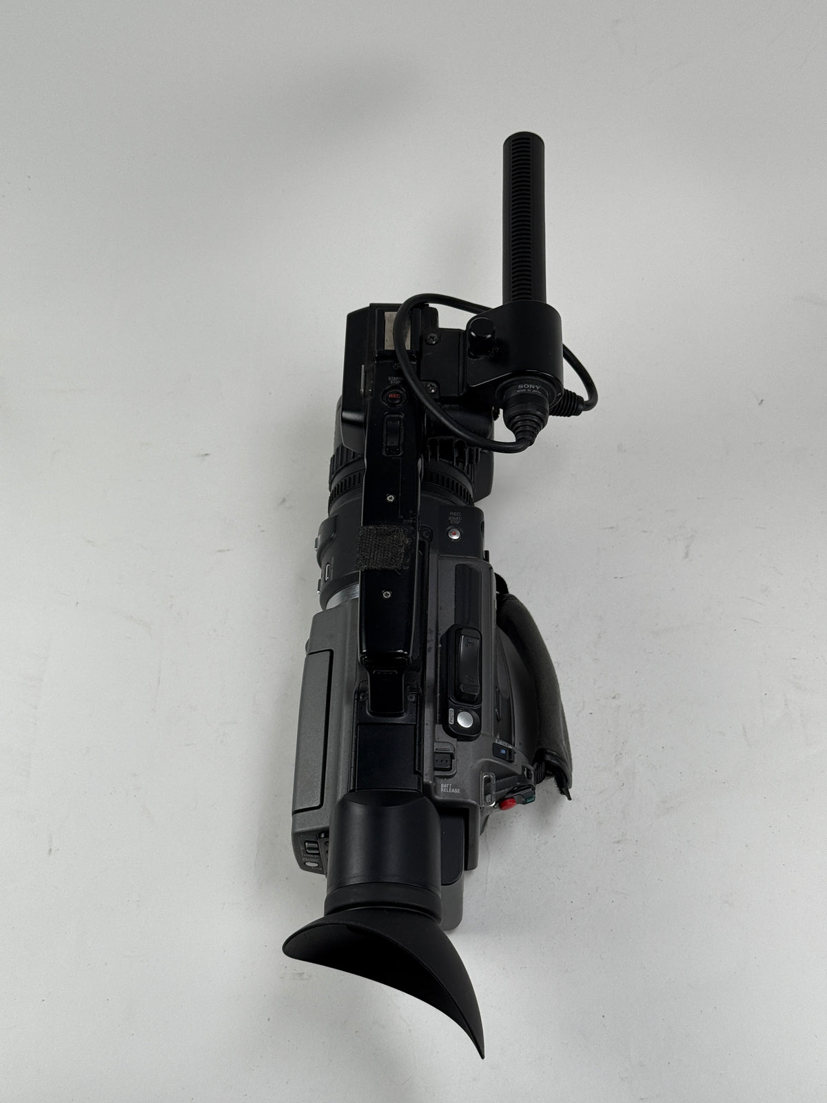 Sony DSR-PD170 DVCAM 3CCD MiniDV Professional Digital Camcorder W/Bag + USA