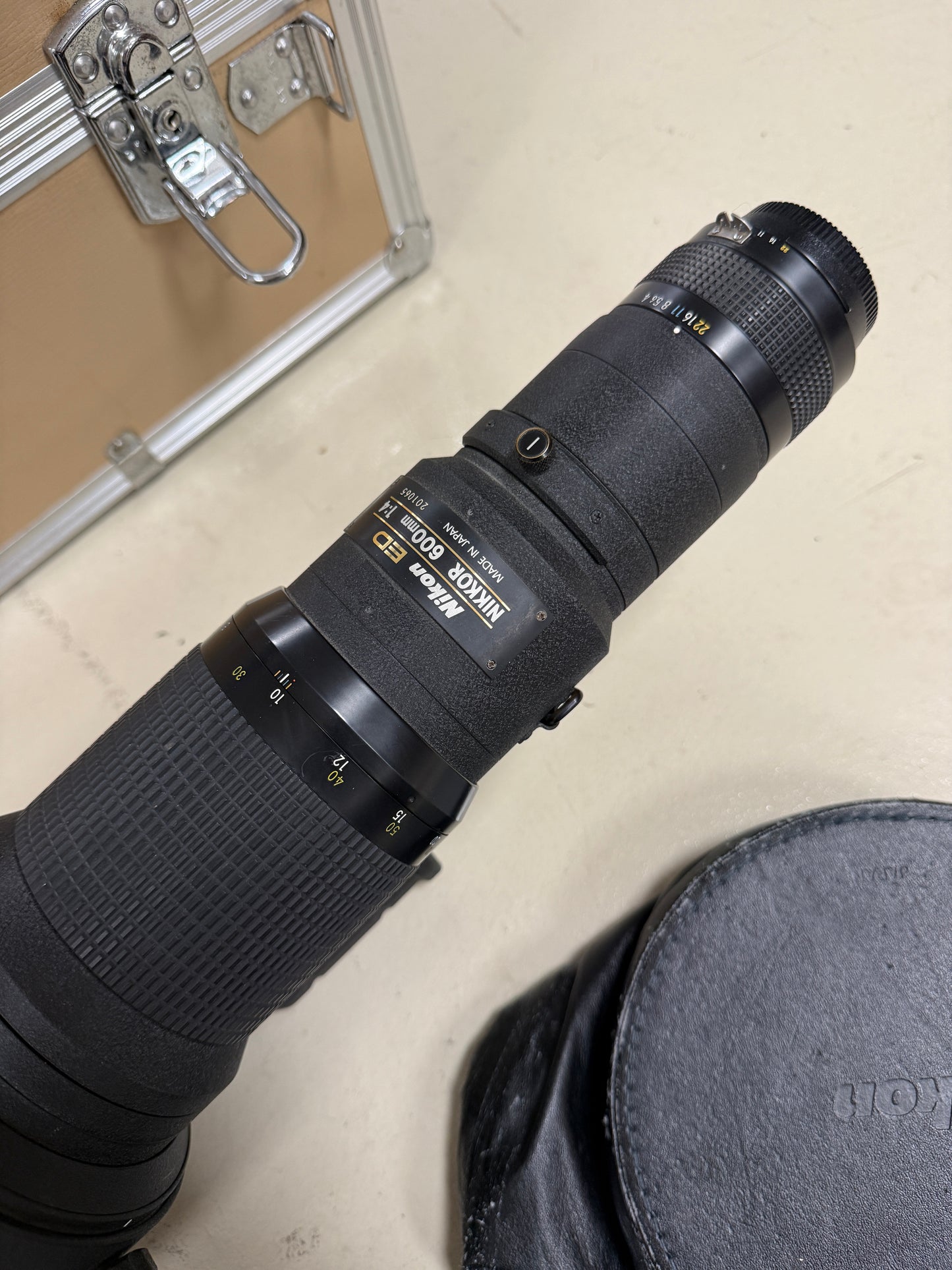 Nikon Nikkor ED 600mm f4 AIS Manual Focus Lens with Built-In Hood (Copy)