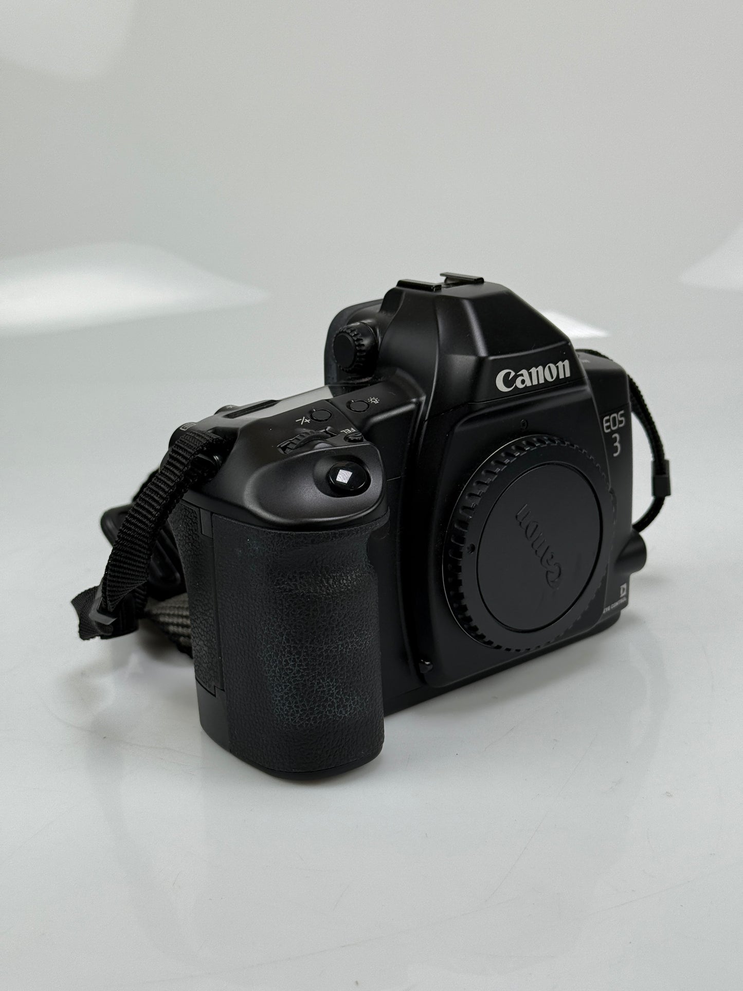 Canon EOS-3 EOS 3 35mm SLR Film Camera Body