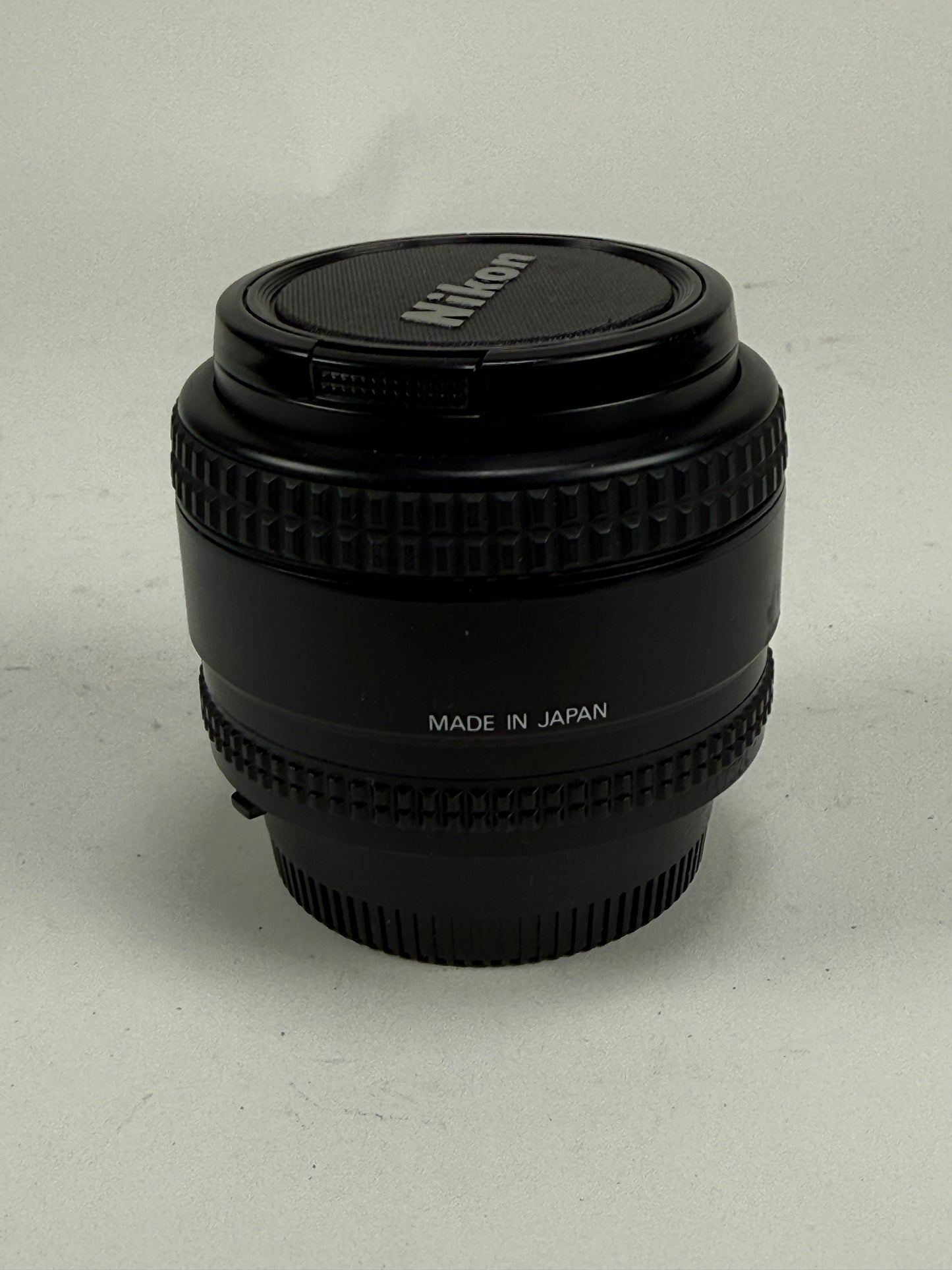 Nikon AF Nikkor 28mm f2.8 D Wide Angle Prime Lens