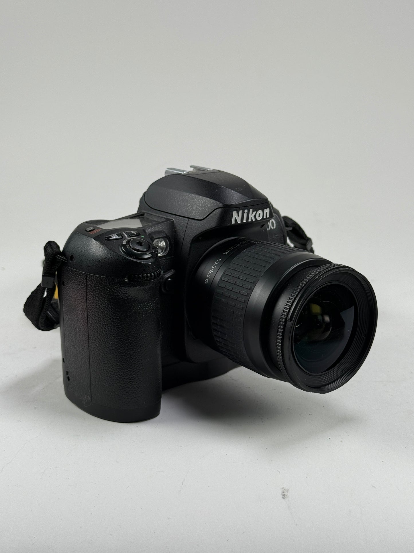 Nikon D100 DX Digital SLR Camera kit with 28-80mm lens