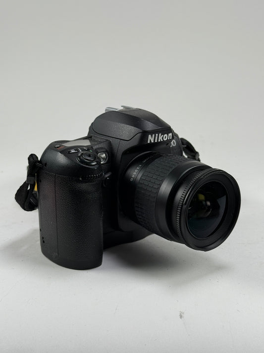 Nikon D100 DX Digital SLR Camera kit with 28-80mm lens