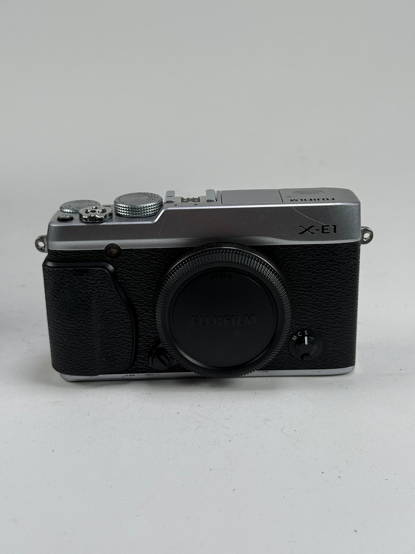 Fuji Fujifilm X-E1 16.3MP Digital Mirrorless Camera Body Silver