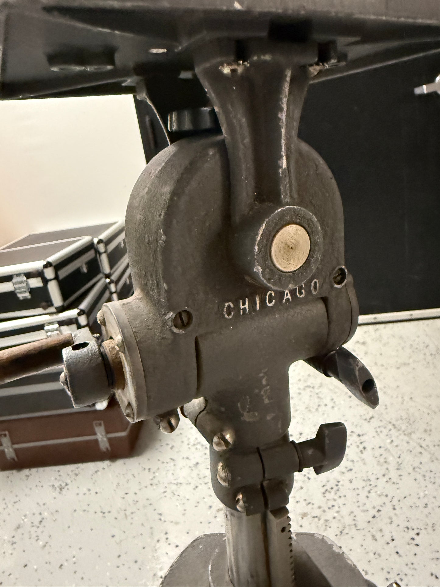 Majestic Heavy Duty Geared Tripod with Head Cinema camera with head