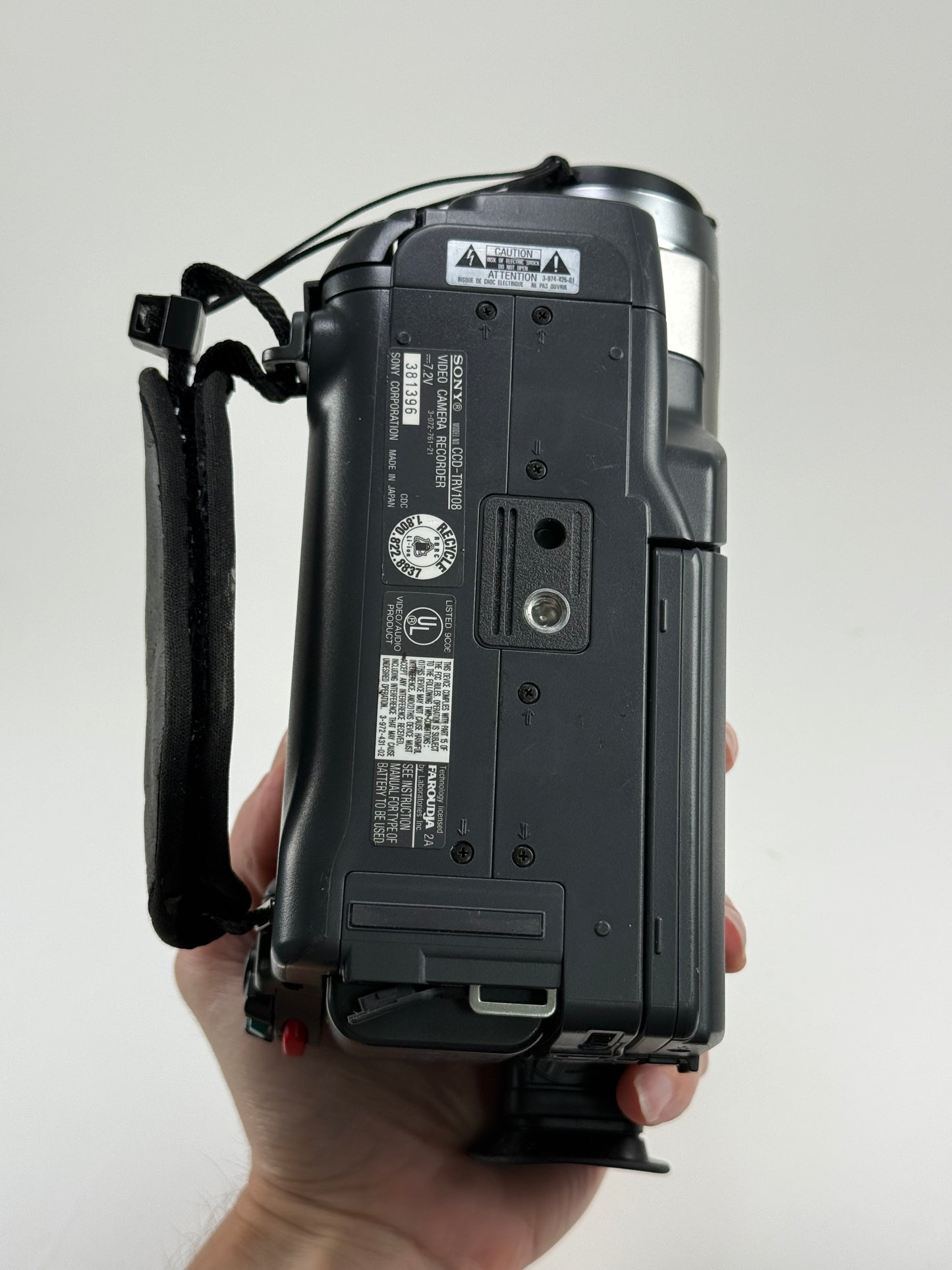 Sony Handycam CCD-TRV108 Hi8 Camcorder Player Video Recorder