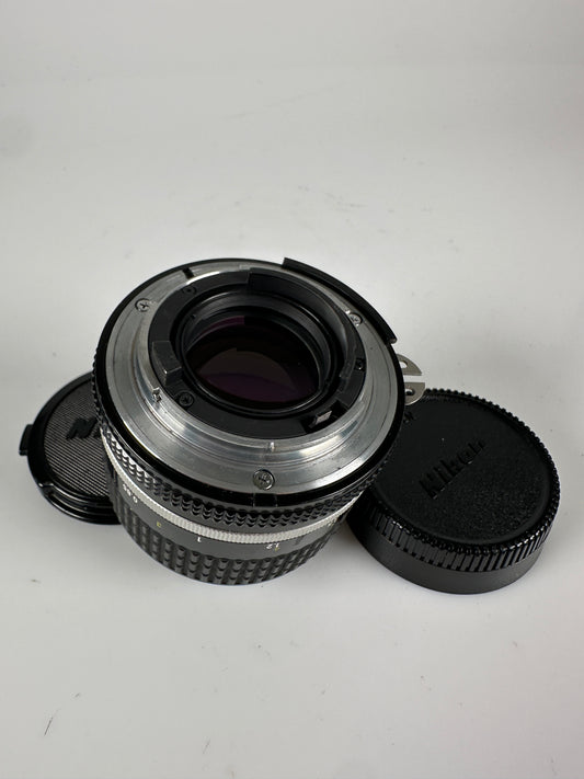 NIKON AIS NIKKOR 85mm f2 Portrait MF Prime Camera Lens