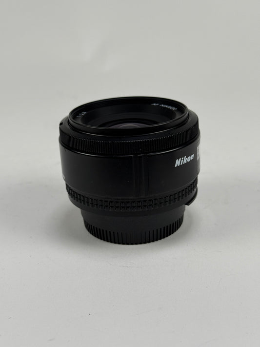 Nikon AF Nikkor 28mm f2.8 Wide Angle Prime Lens READ