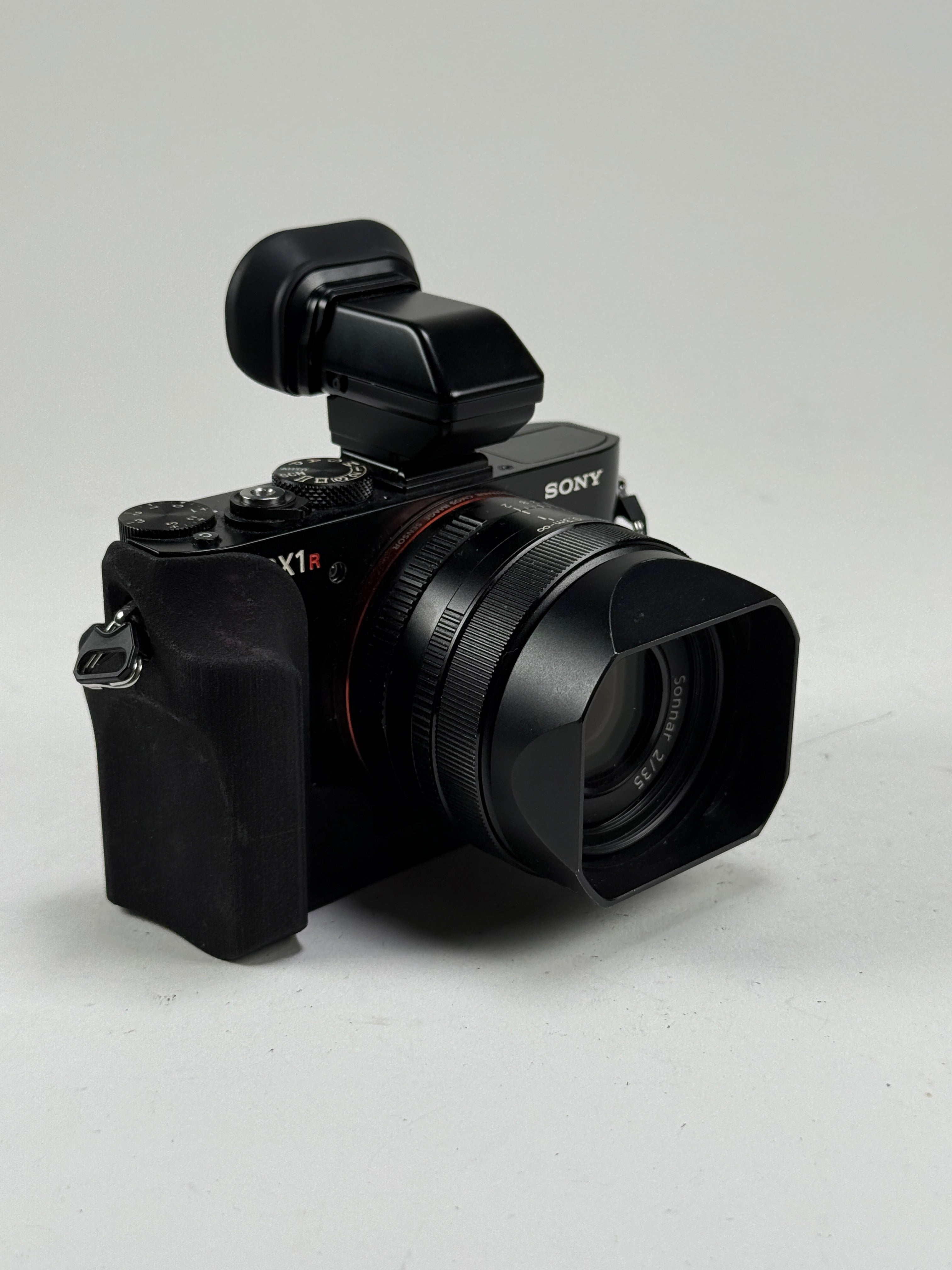 デジタルカメラ SONY RX1R + FDA-EV1M Sony Cyber-shot DSC-RX1R Black Digital Camera w/ FDA-EV1M finder