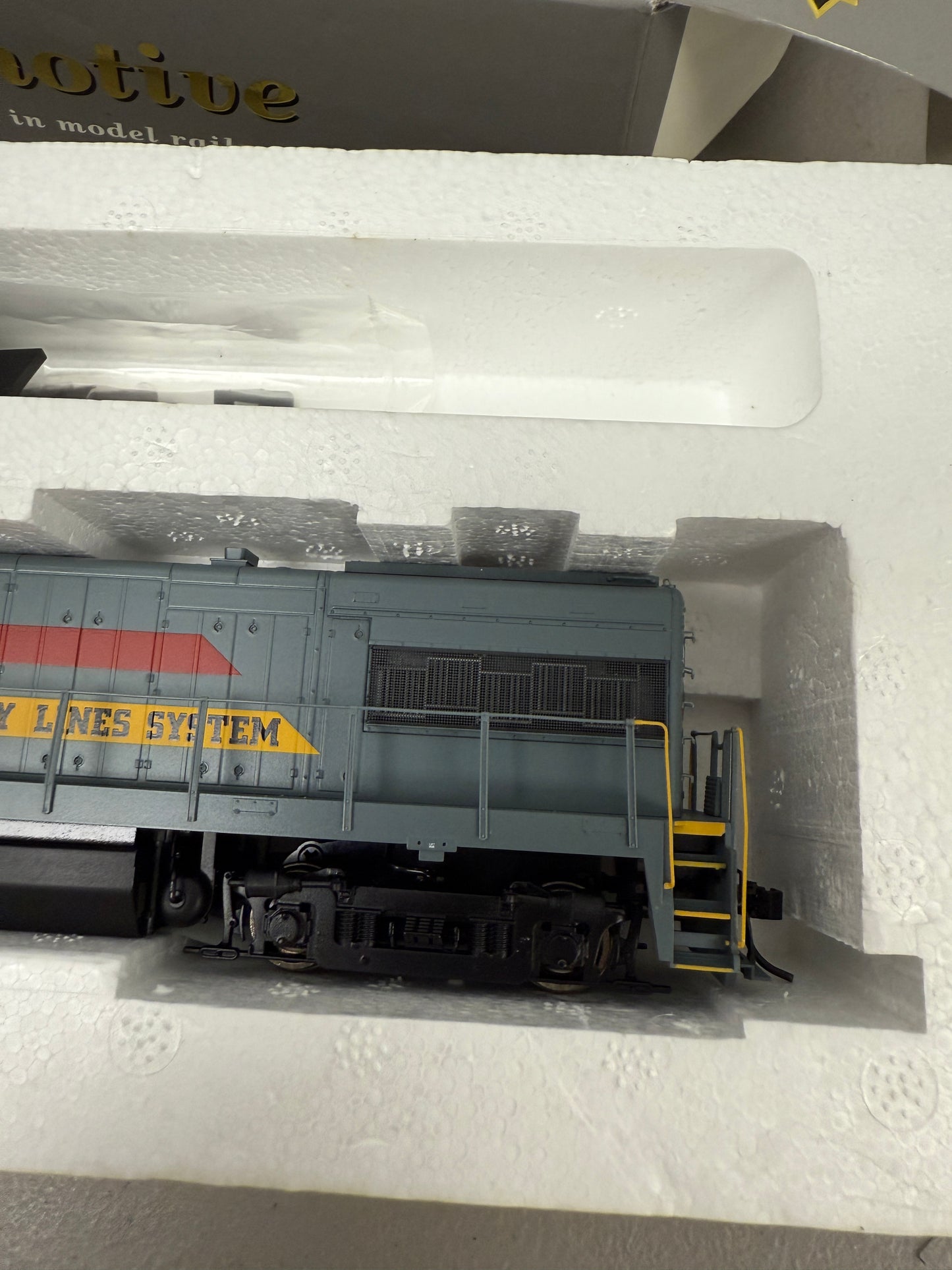 Proto 31375 U30B 2000 series locomotive HO family lines system 5536 sound & DCC
