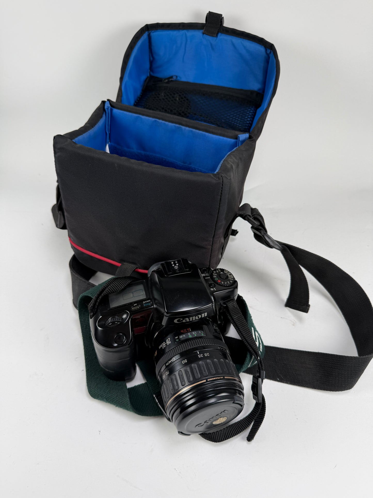 Canon EOS ELAN Film SLR Camera w/ 28-80mm f3.5-5.6 EF lens