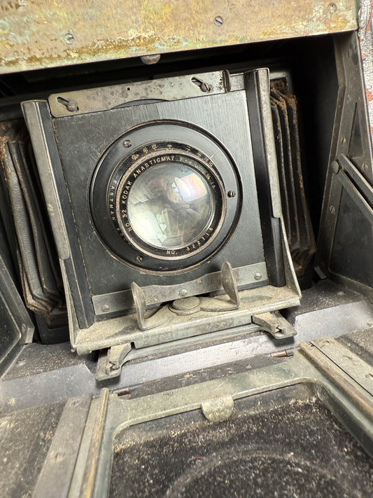 Compact Graflex 3¼x5½ SLR Focal Plane Shutter Camera with Kodak No 32 anastigmat lens