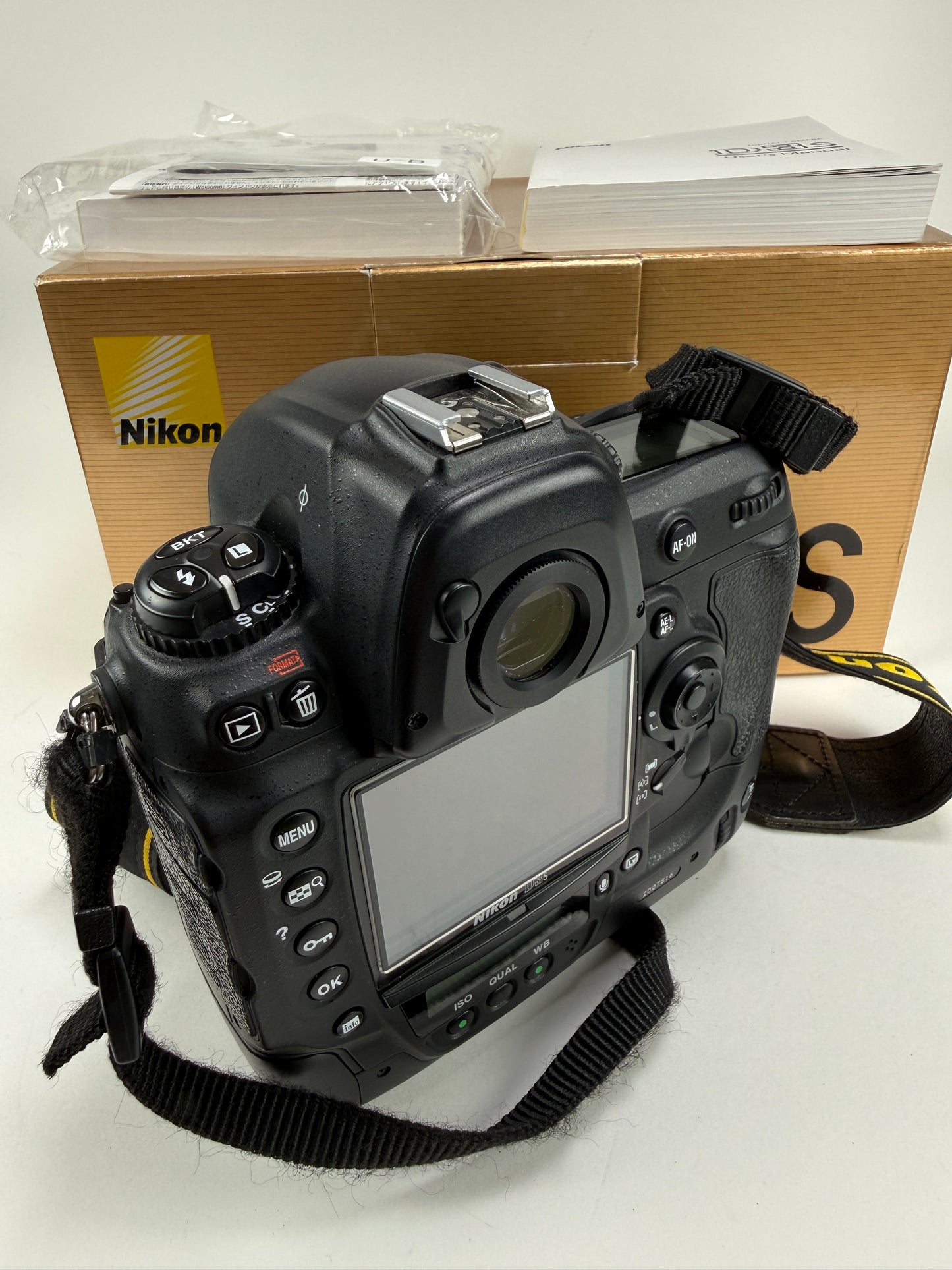 Nikon D3s 12.1MP Digital SLR Camera Body SC 18k