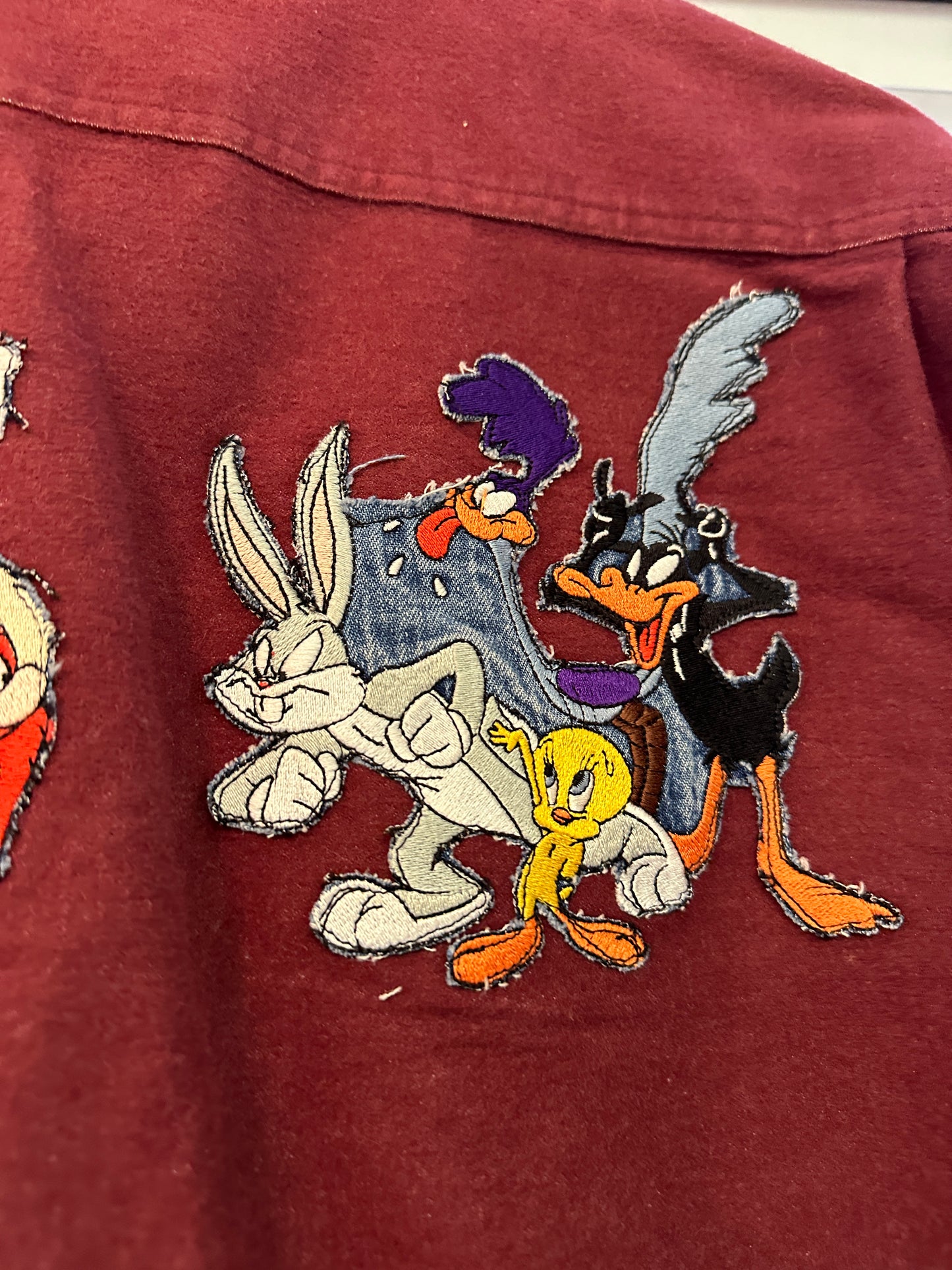 Vintage Dick Idol Large red shirt with looney tunes patches