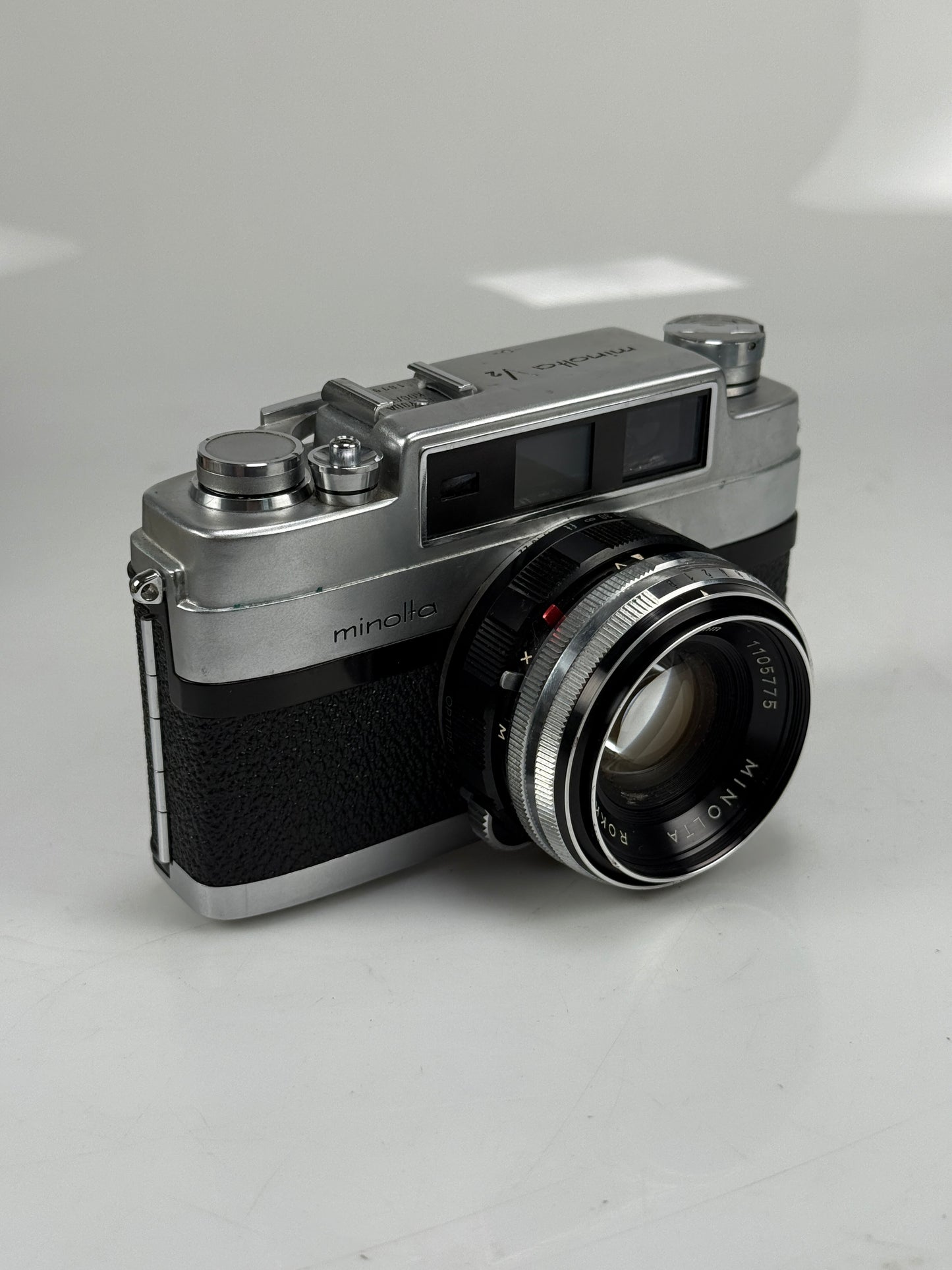 Minolta V2 Rangefinder 35mm Film Camera w/ 45mm F2 Lens