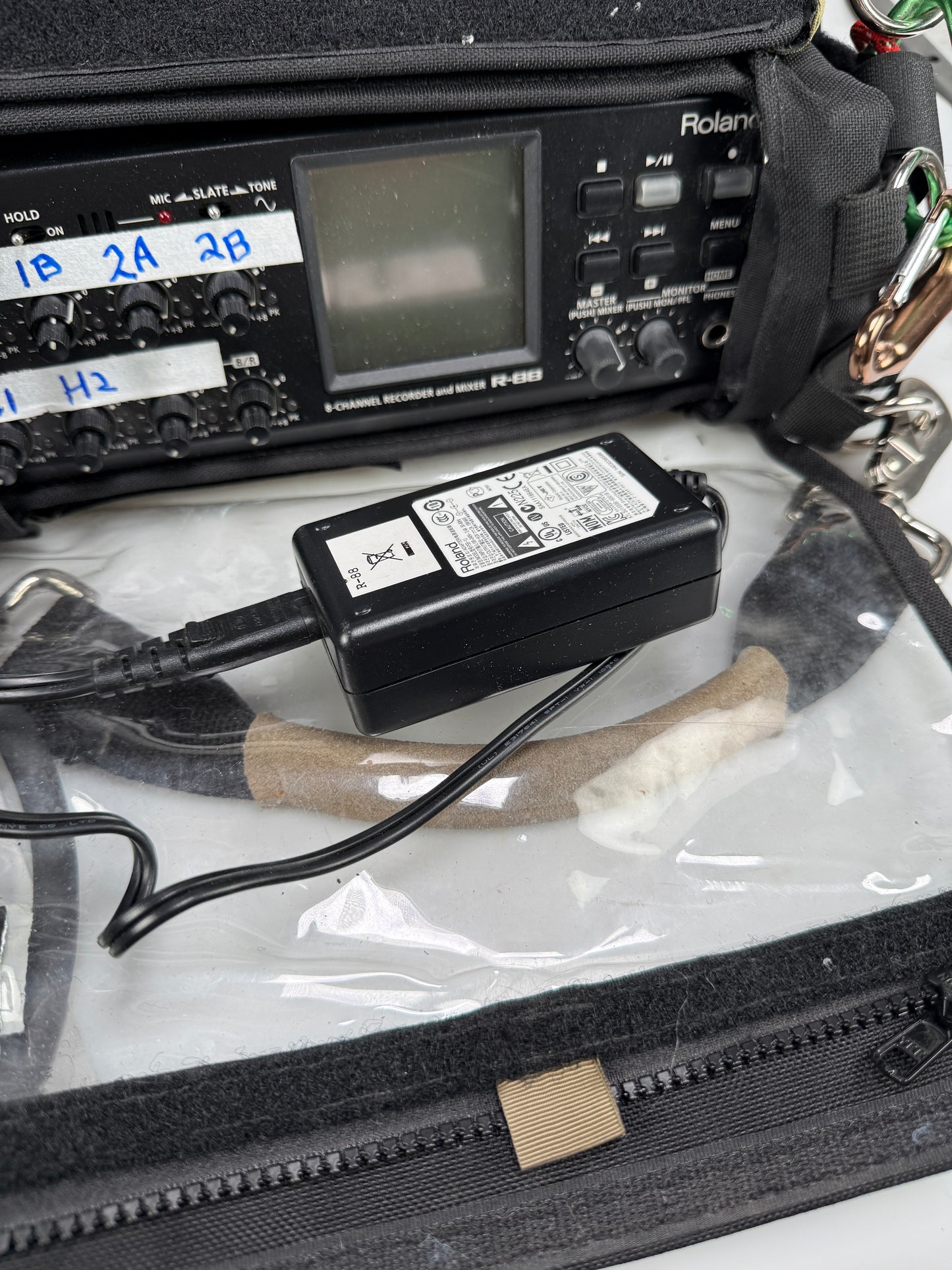 Roland R-88 8-Channel Recorder and Mixer + Porta Brace bag and power supply
